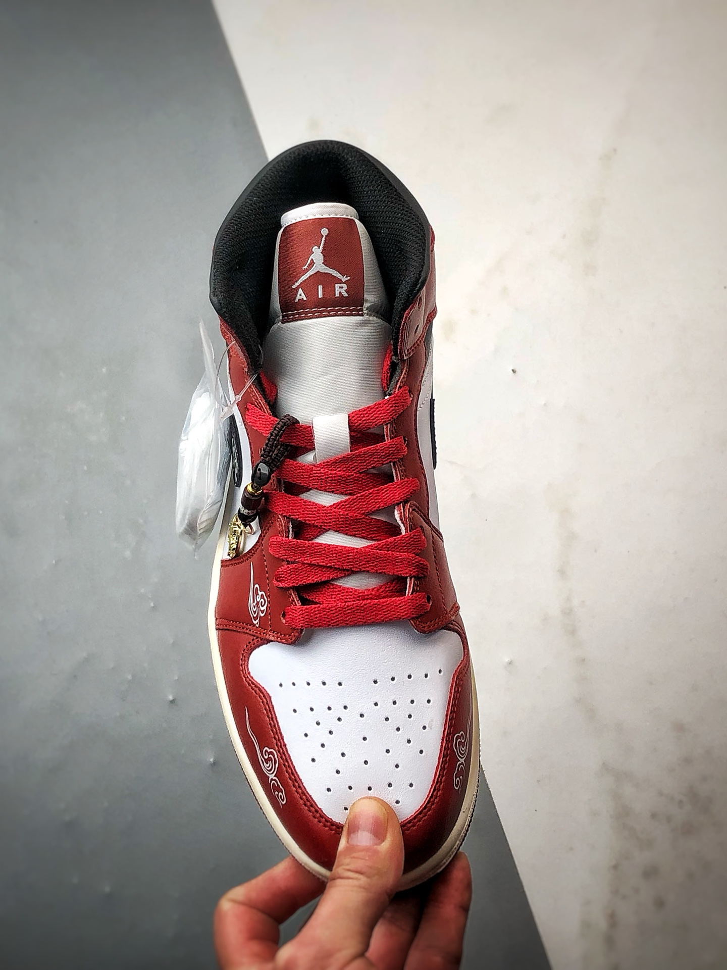 210 定制球鞋 Air Jordan 1 Mid 策马青云 马年黑白红 DQ8426-105-Chinese UA Cheap High Quatity Brand Clothes Bags handbags Sneakers wholesale wholesaler seller from China Factory suppliers Fashion Clothing Shoes best Quality Beautiful Price 210 定制球鞋 Air Jordan 1 Mid 策马青云 马年黑白红 DQ8426-105