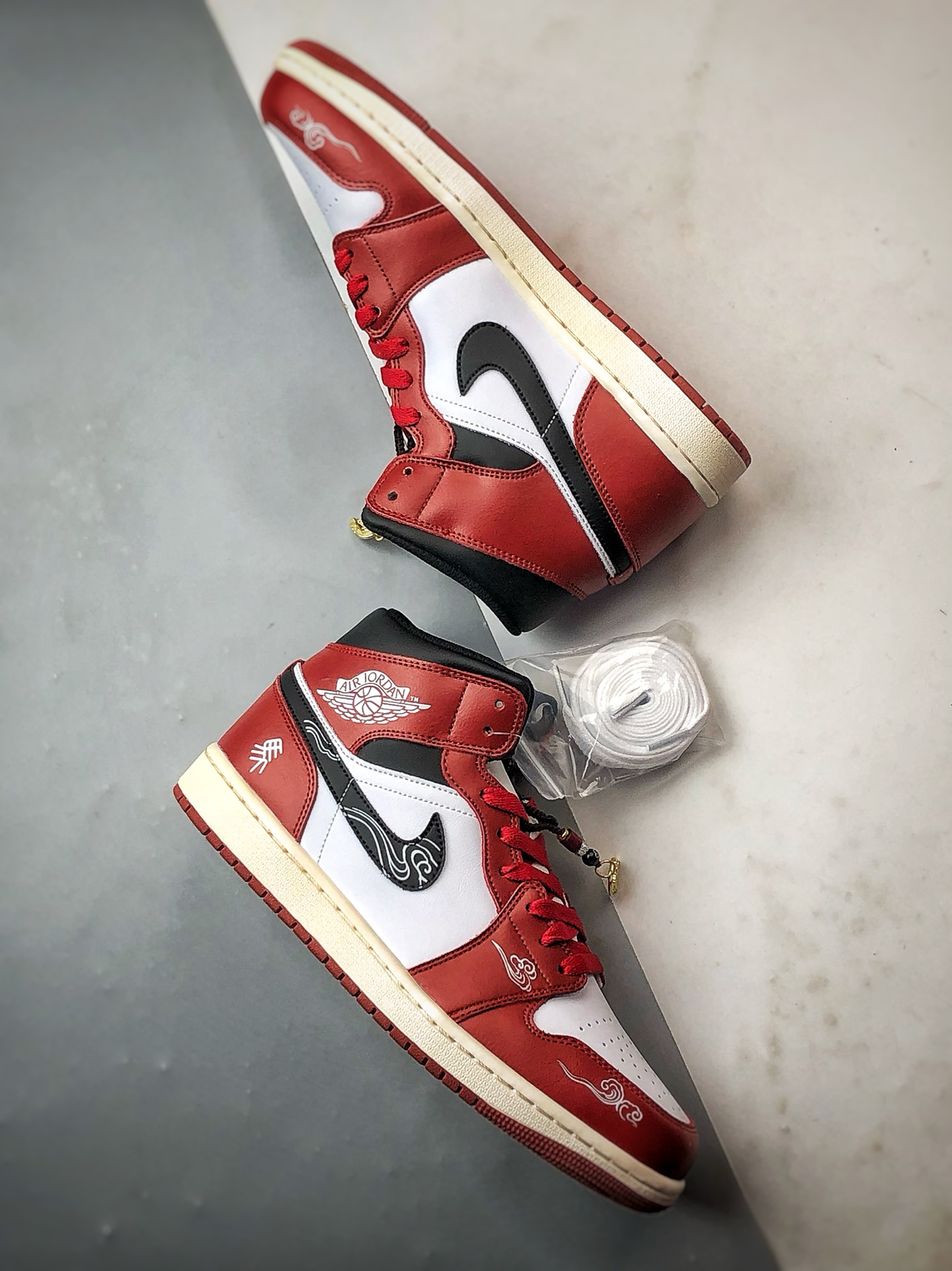 210 定制球鞋 Air Jordan 1 Mid 策马青云 马年黑白红 DQ8426-105-Chinese UA Cheap High Quatity Brand Clothes Bags handbags Sneakers wholesale wholesaler seller from China Factory suppliers Fashion Clothing Shoes best Quality Beautiful Price 210 定制球鞋 Air Jordan 1 Mid 策马青云 马年黑白红 DQ8426-105