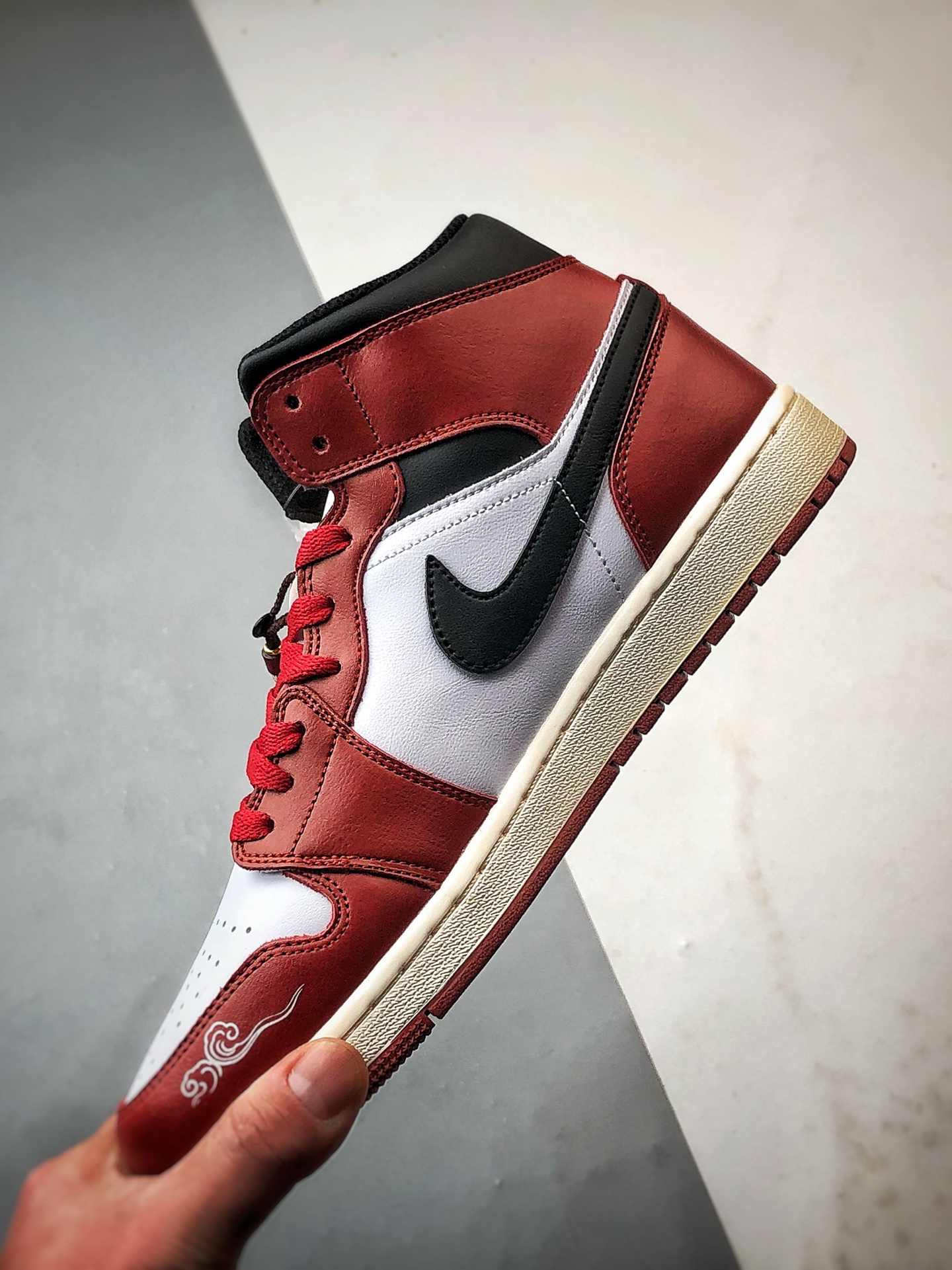 210 定制球鞋 Air Jordan 1 Mid 策马青云 马年黑白红 DQ8426-105-Chinese UA Cheap High Quatity Brand Clothes Bags handbags Sneakers wholesale wholesaler seller from China Factory suppliers Fashion Clothing Shoes best Quality Beautiful Price 210 定制球鞋 Air Jordan 1 Mid 策马青云 马年黑白红 DQ8426-105