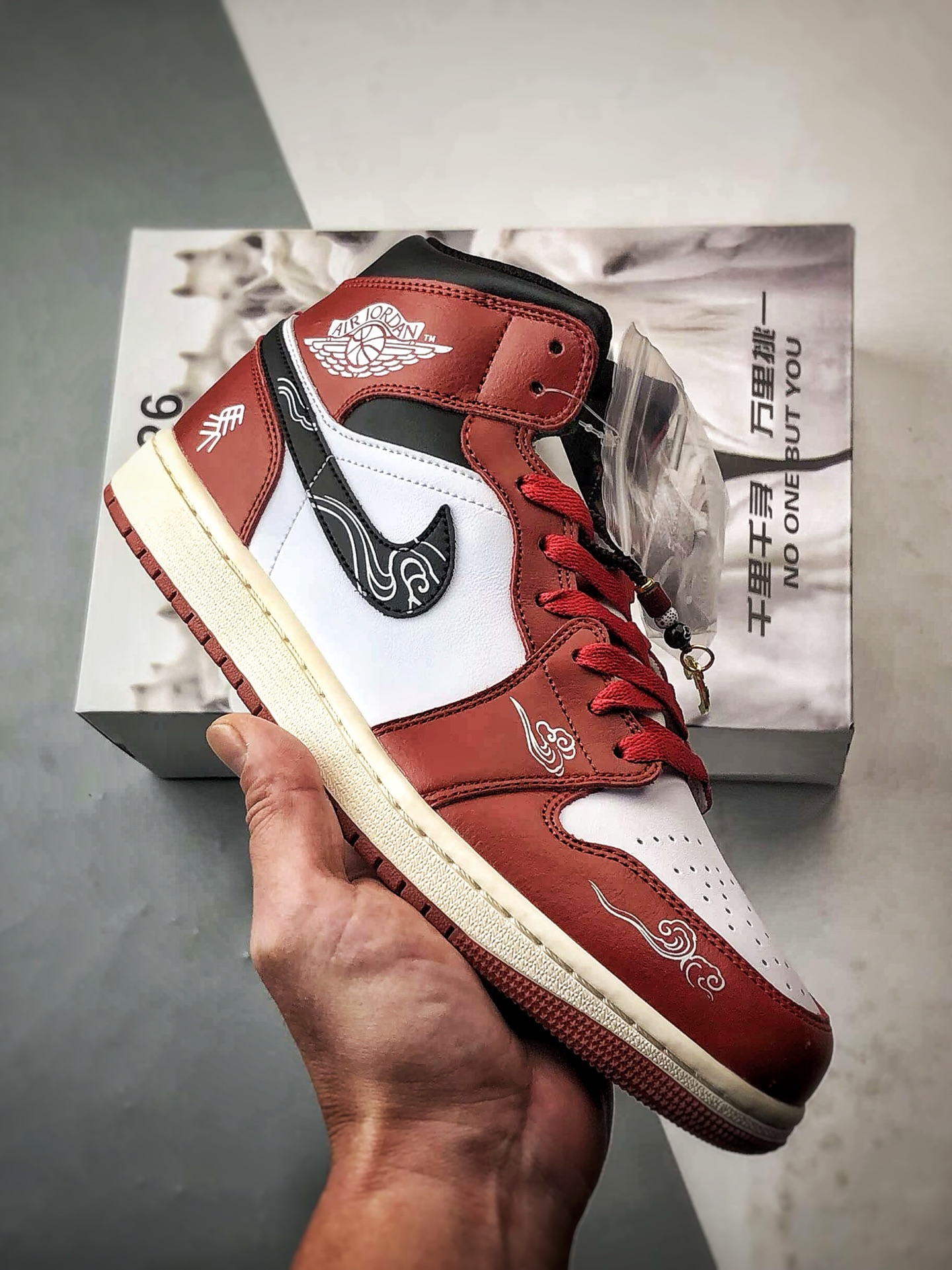 210 定制球鞋 Air Jordan 1 Mid 策马青云 马年黑白红 DQ8426-105-Chinese UA Cheap High Quatity Brand Clothes Bags handbags Sneakers wholesale wholesaler seller from China Factory suppliers Fashion Clothing Shoes best Quality Beautiful Price 210 定制球鞋 Air Jordan 1 Mid 策马青云 马年黑白红 DQ8426-105