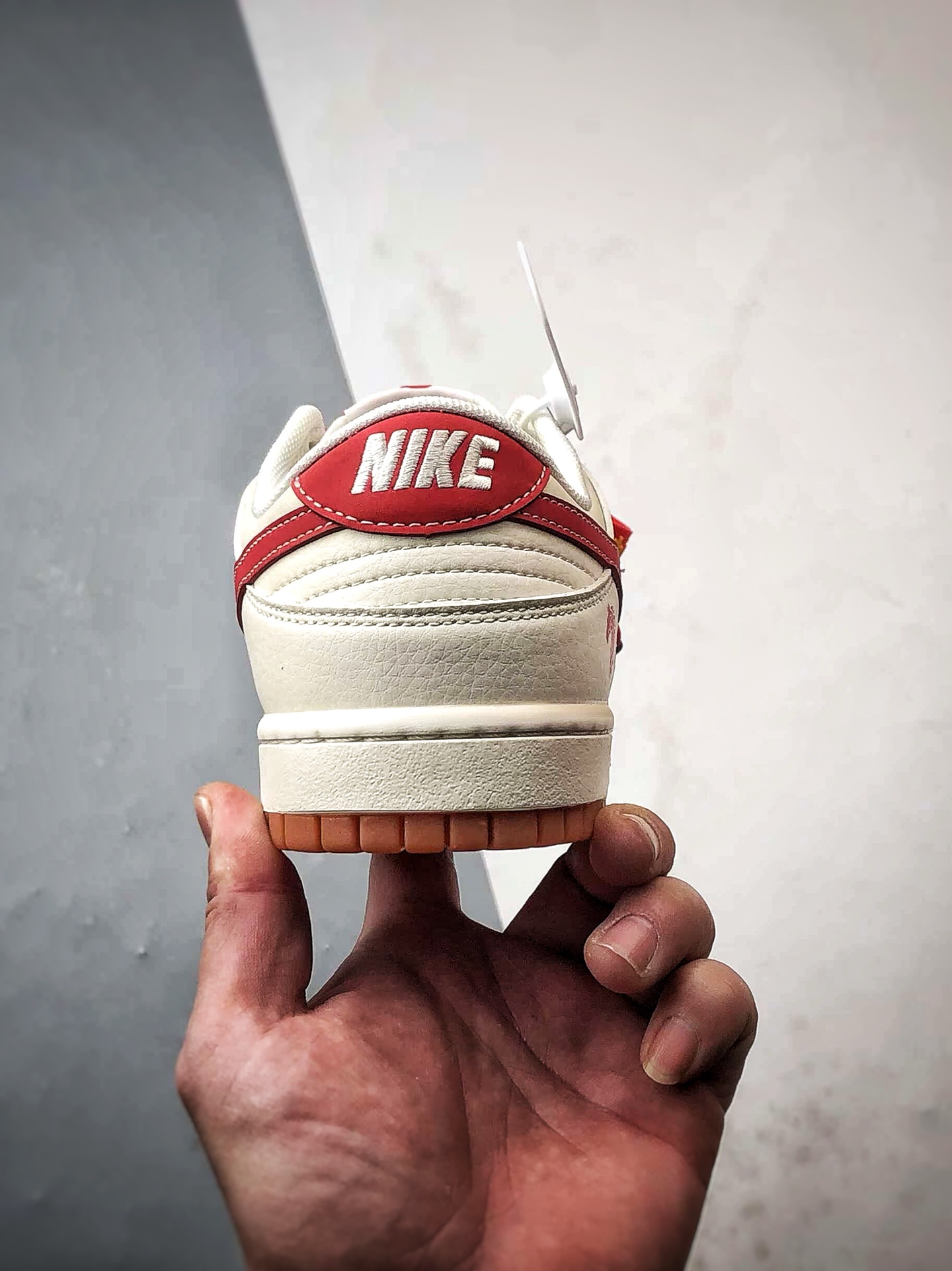 290 NK Dunk Low Retro ”DIY高端定制” 马年涂鸦米灰红 低帮休闲运动板鞋 FC1688-241-Chinese UA Cheap High Quatity Brand Clothes Bags handbags Sneakers wholesale wholesaler seller from China Factory suppliers Fashion Clothing Shoes best Quality Beautiful Price 290 NK Dunk Low Retro ”DIY高端定制” 马年涂鸦米灰红 低帮休闲运动板鞋 FC1688-241
