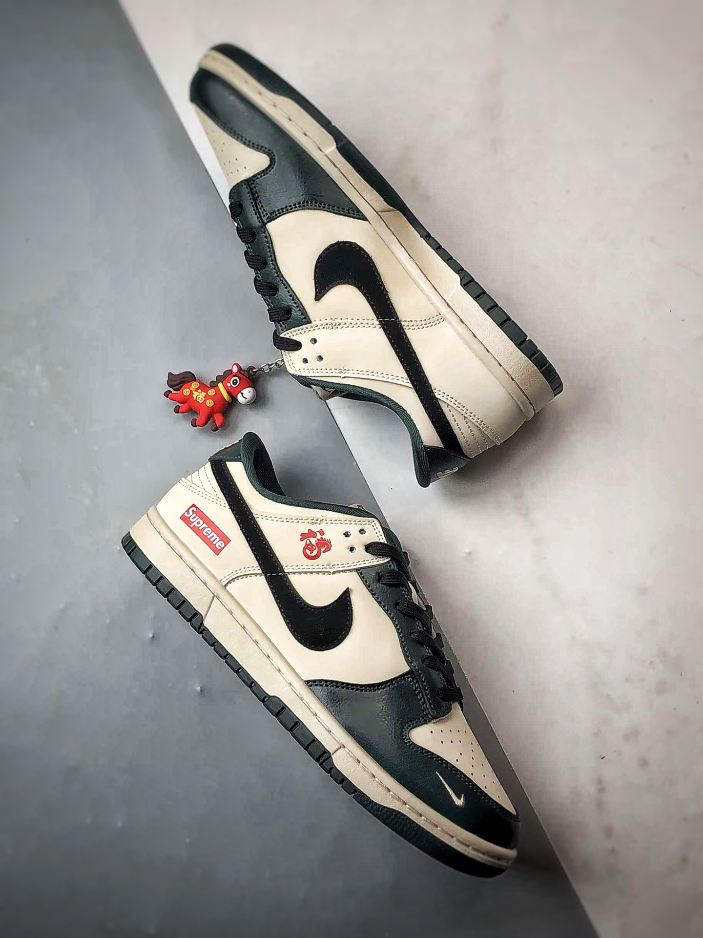 NK Dunk Low Retro ”DIY高端定制” Sup马年卡其灰绿 低帮休闲运动板鞋 NH0601-483-Top High Quatity Cheap Sneakers Fashion Clothing Clothes Bags handbags Shoes of all Brand wholesale With The best Quality And Beautiful Price from China Factory Chinese suppliers wholesaler seller NK Dunk Low Retro ”DIY高端定制” Sup马年卡其灰绿 低帮休闲运动板鞋 NH0601-483