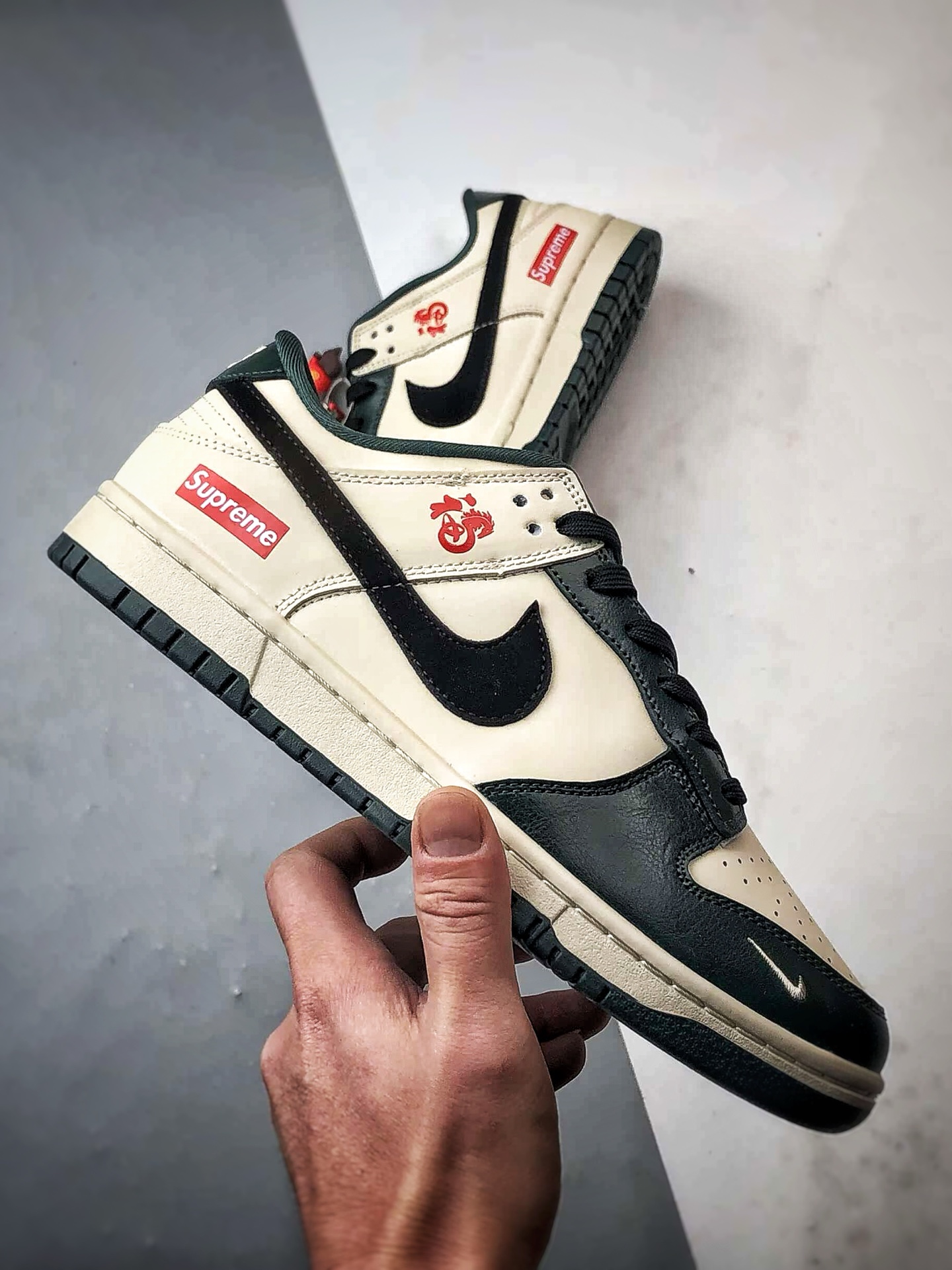 NK Dunk Low Retro ”DIY高端定制” Sup马年卡其灰绿 低帮休闲运动板鞋 NH0601-483-Top High Quatity Cheap Sneakers Fashion Clothing Clothes Bags handbags Shoes of all Brand wholesale With The best Quality And Beautiful Price from China Factory Chinese suppliers wholesaler seller NK Dunk Low Retro ”DIY高端定制” Sup马年卡其灰绿 低帮休闲运动板鞋 NH0601-483