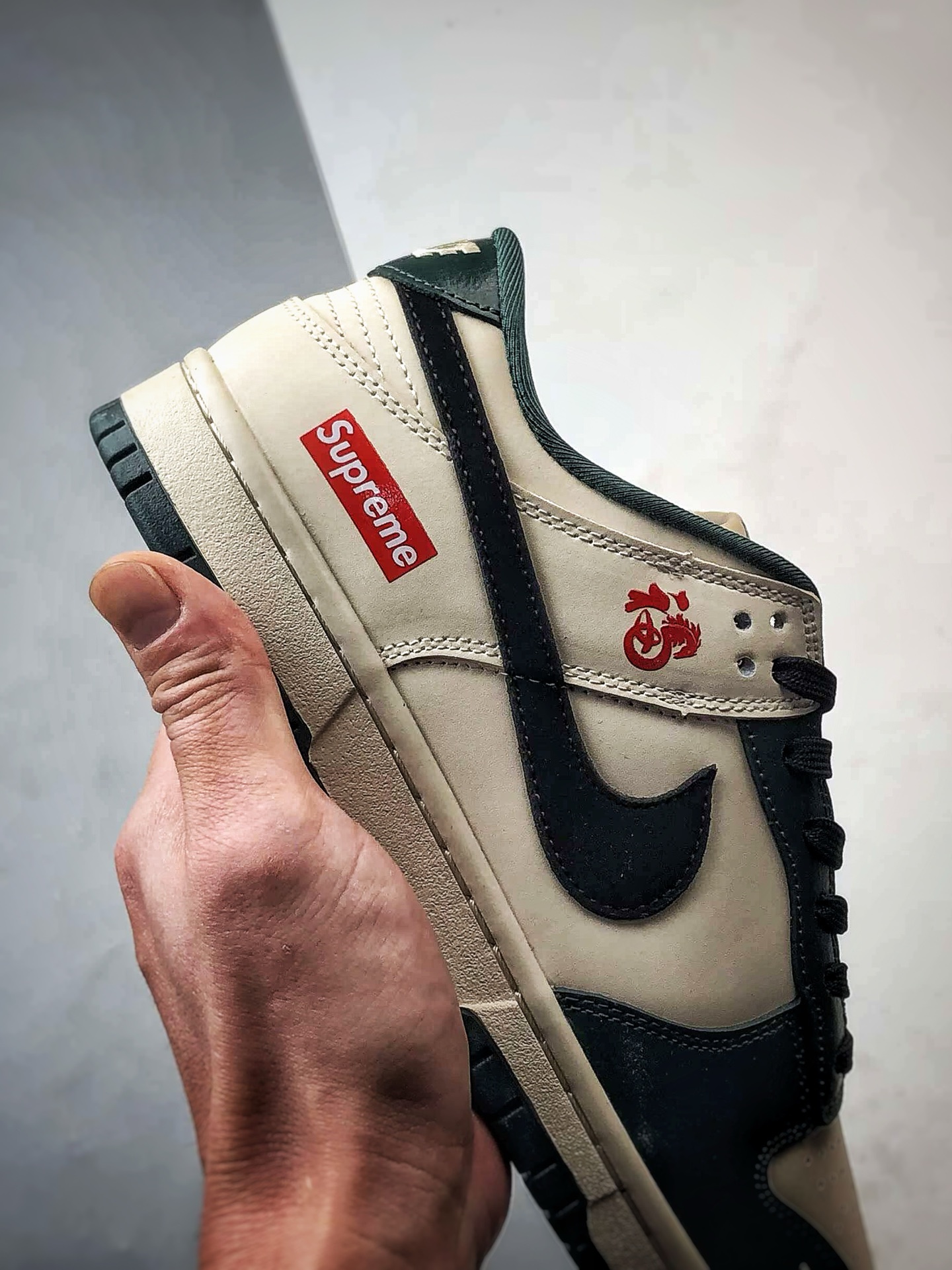 NK Dunk Low Retro ”DIY高端定制” Sup马年卡其灰绿 低帮休闲运动板鞋 NH0601-483-Top High Quatity Cheap Sneakers Fashion Clothing Clothes Bags handbags Shoes of all Brand wholesale With The best Quality And Beautiful Price from China Factory Chinese suppliers wholesaler seller NK Dunk Low Retro ”DIY高端定制” Sup马年卡其灰绿 低帮休闲运动板鞋 NH0601-483