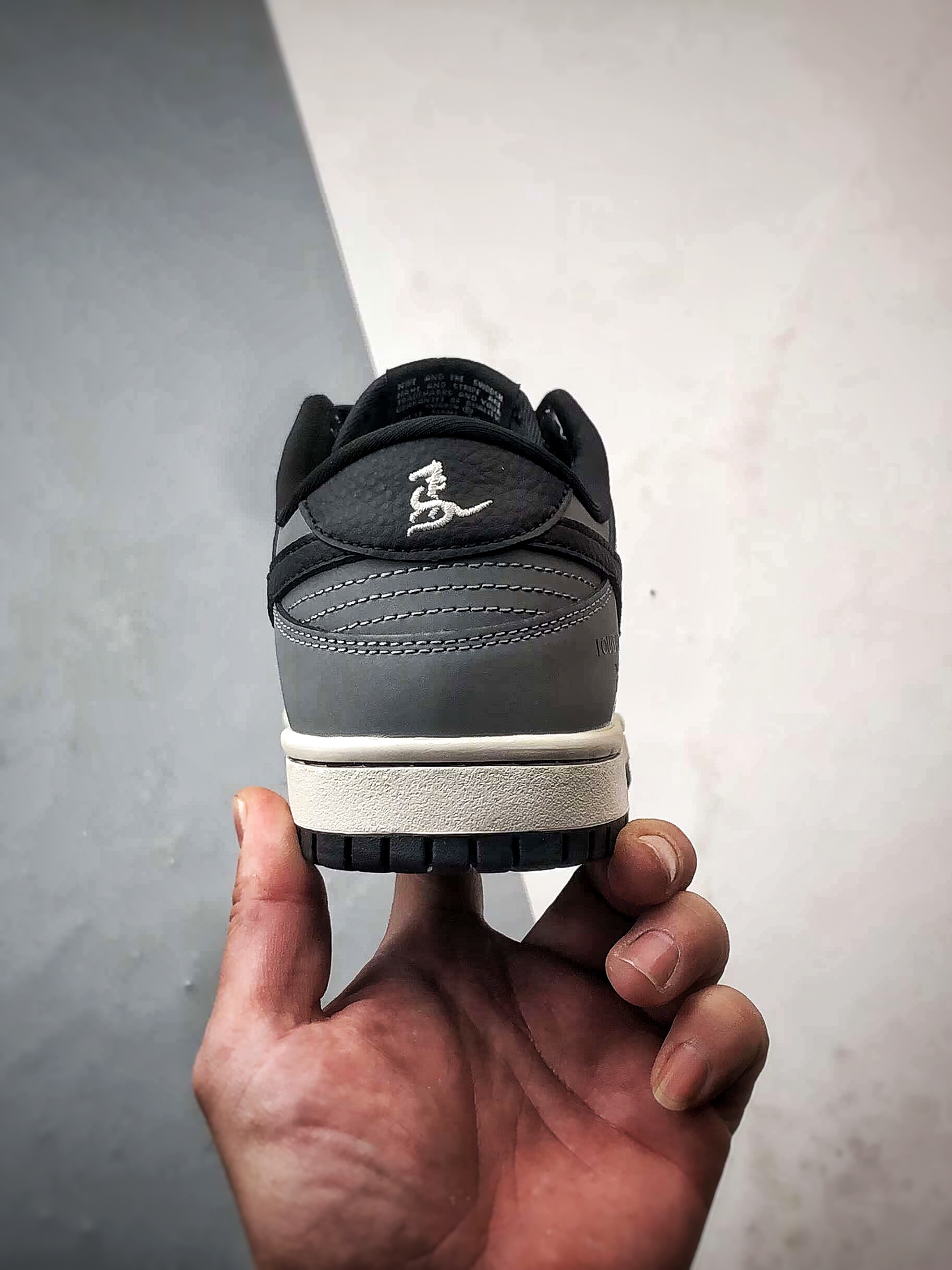 290 NK Dunk Low Retro ”DIY高端定制” LV马年深灰黑 低帮休闲运动板鞋 NH0601-481-Chinese UA Cheap High Quatity Brand Clothes Bags handbags Sneakers wholesale wholesaler seller from China Factory suppliers Fashion Clothing Shoes best Quality Beautiful Price 290 NK Dunk Low Retro ”DIY高端定制” LV马年深灰黑 低帮休闲运动板鞋 NH0601-481