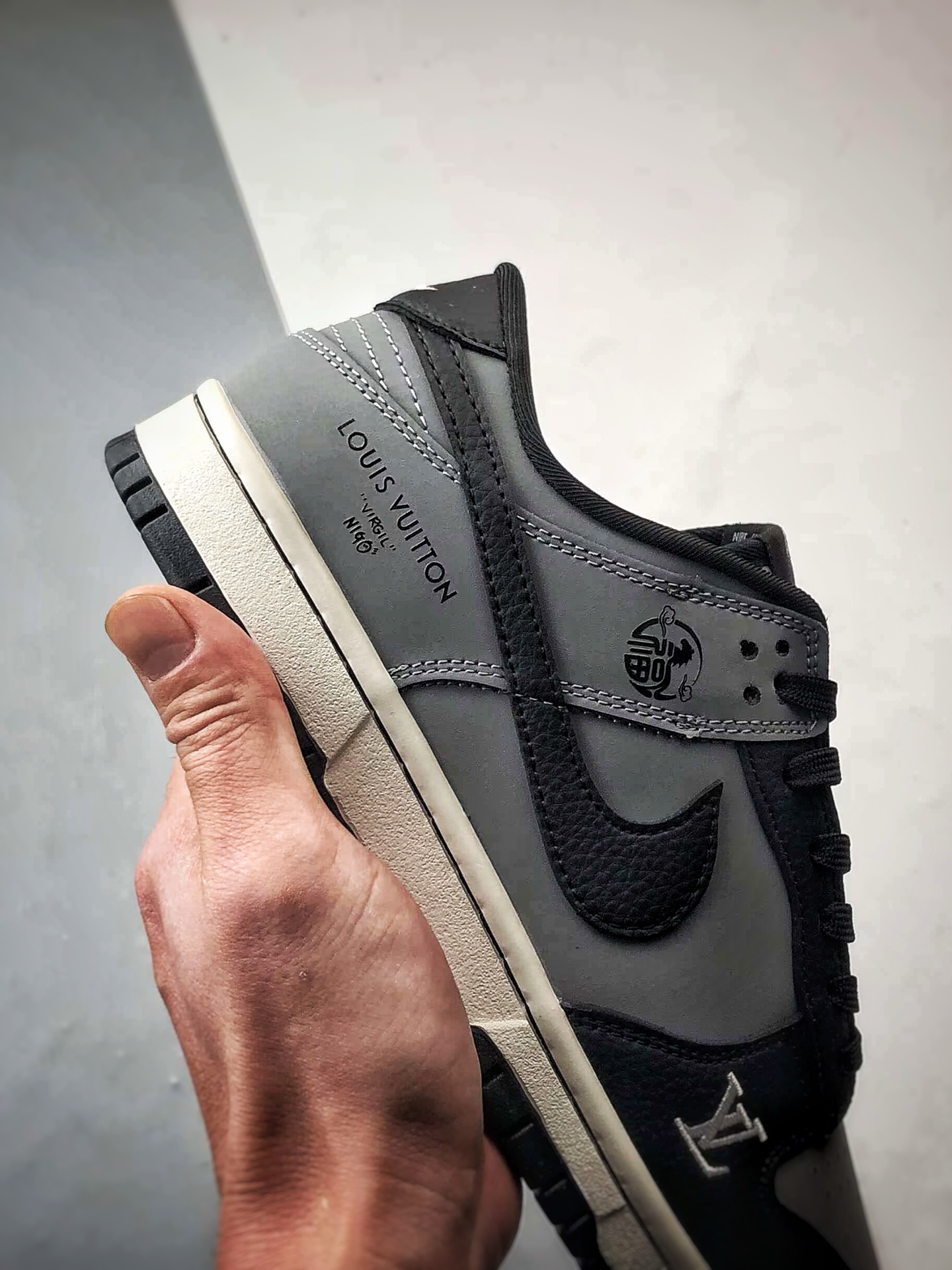290 NK Dunk Low Retro ”DIY高端定制” LV马年深灰黑 低帮休闲运动板鞋 NH0601-481-Chinese UA Cheap High Quatity Brand Clothes Bags handbags Sneakers wholesale wholesaler seller from China Factory suppliers Fashion Clothing Shoes best Quality Beautiful Price 290 NK Dunk Low Retro ”DIY高端定制” LV马年深灰黑 低帮休闲运动板鞋 NH0601-481