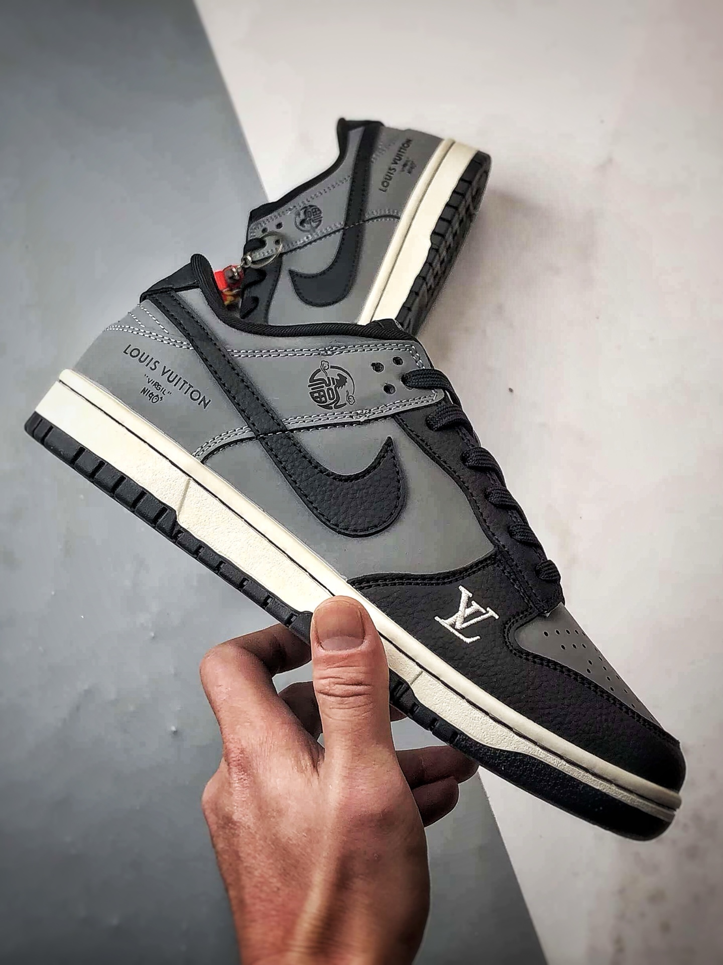 290 NK Dunk Low Retro ”DIY高端定制” LV马年深灰黑 低帮休闲运动板鞋 NH0601-481-Chinese UA Cheap High Quatity Brand Clothes Bags handbags Sneakers wholesale wholesaler seller from China Factory suppliers Fashion Clothing Shoes best Quality Beautiful Price 290 NK Dunk Low Retro ”DIY高端定制” LV马年深灰黑 低帮休闲运动板鞋 NH0601-481