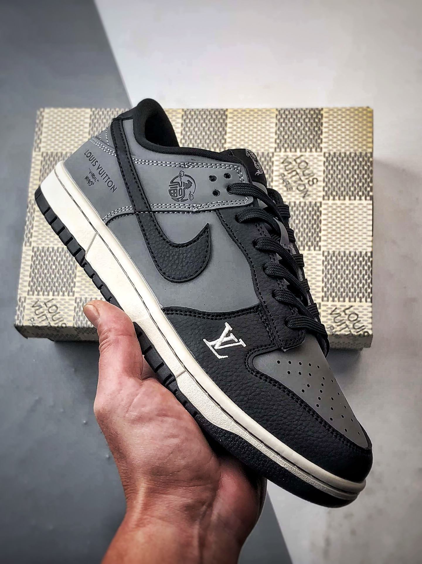290 NK Dunk Low Retro ”DIY高端定制” LV马年深灰黑 低帮休闲运动板鞋 NH0601-481-Chinese UA Cheap High Quatity Brand Clothes Bags handbags Sneakers wholesale wholesaler seller from China Factory suppliers Fashion Clothing Shoes best Quality Beautiful Price 290 NK Dunk Low Retro ”DIY高端定制” LV马年深灰黑 低帮休闲运动板鞋 NH0601-481