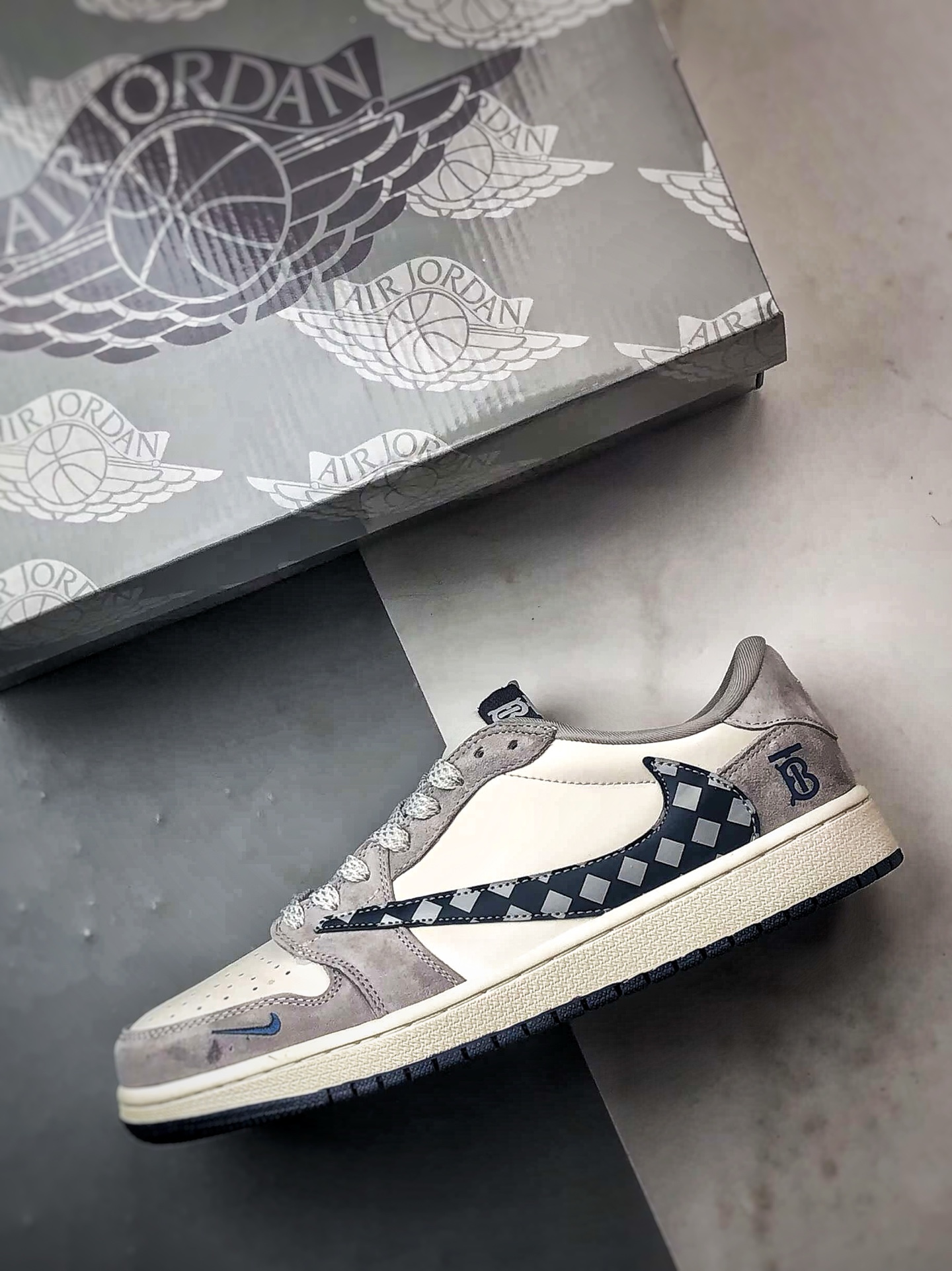 290 Air Jordan 1 Low ”高端定制” 巴宝莉灰白蓝格子倒钩 LD2028-076-Chinese UA Cheap High Quatity Brand Clothes Bags handbags Sneakers wholesale wholesaler seller from China Factory suppliers Fashion Clothing Shoes best Quality Beautiful Price 290 Air Jordan 1 Low ”高端定制” 巴宝莉灰白蓝格子倒钩 LD2028-076
