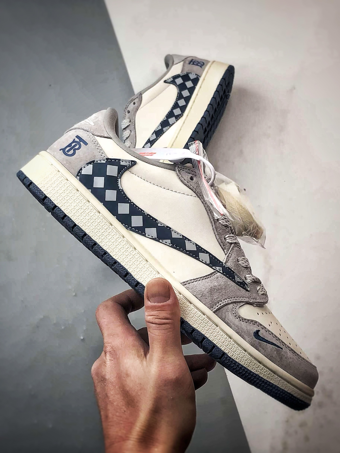 290 Air Jordan 1 Low ”高端定制” 巴宝莉灰白蓝格子倒钩 LD2028-076-Chinese UA Cheap High Quatity Brand Clothes Bags handbags Sneakers wholesale wholesaler seller from China Factory suppliers Fashion Clothing Shoes best Quality Beautiful Price 290 Air Jordan 1 Low ”高端定制” 巴宝莉灰白蓝格子倒钩 LD2028-076