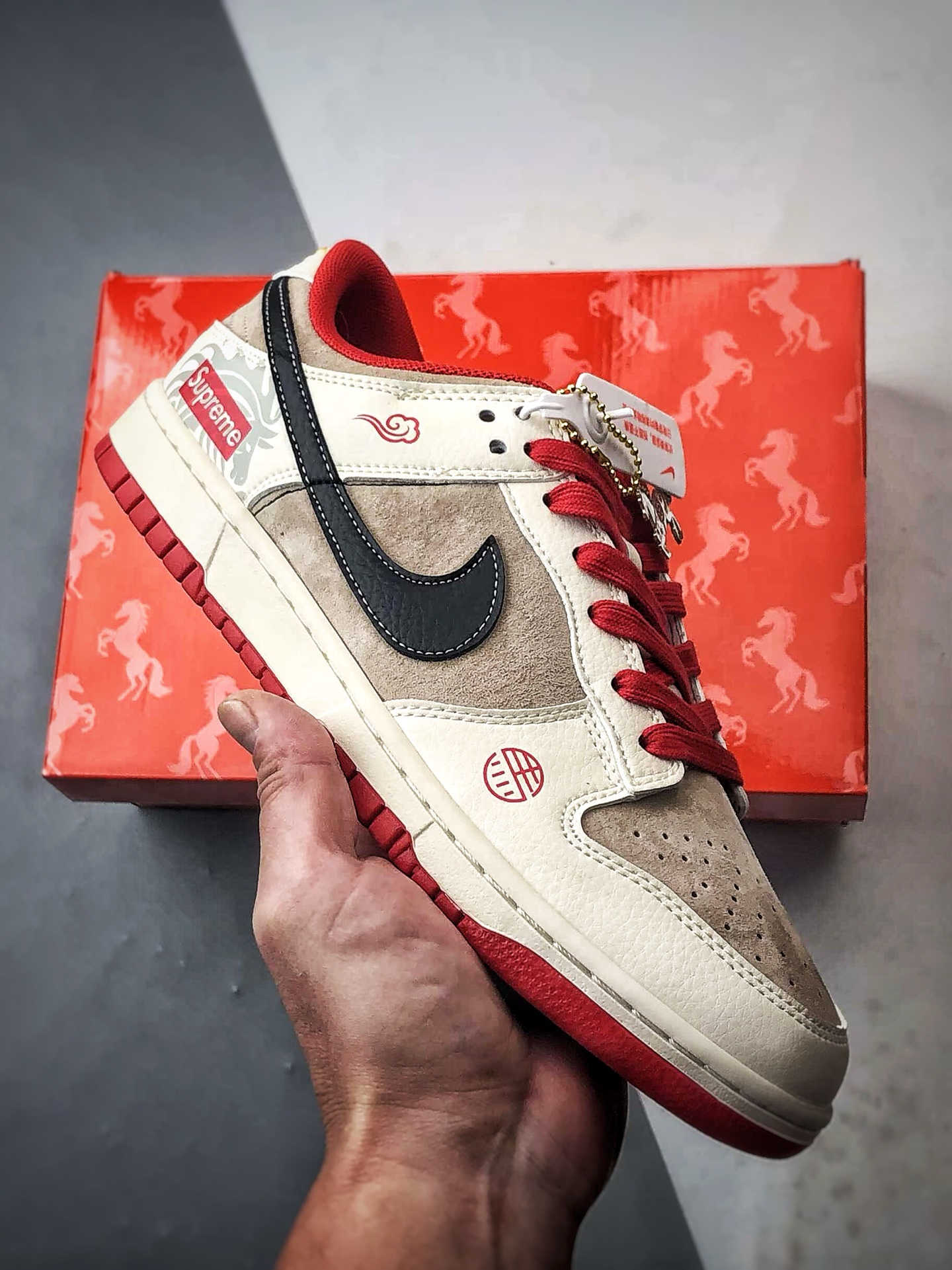 290 NK Dunk Low Retro ”DIY高端定制” Sup马年米棕红黑 低帮休闲运动板鞋 HG0026-006-Chinese UA Cheap High Quatity Brand Clothes Bags handbags Sneakers wholesale wholesaler seller from China Factory suppliers Fashion Clothing Shoes best Quality Beautiful Price 290 NK Dunk Low Retro ”DIY高端定制” Sup马年米棕红黑 低帮休闲运动板鞋 HG0026-006