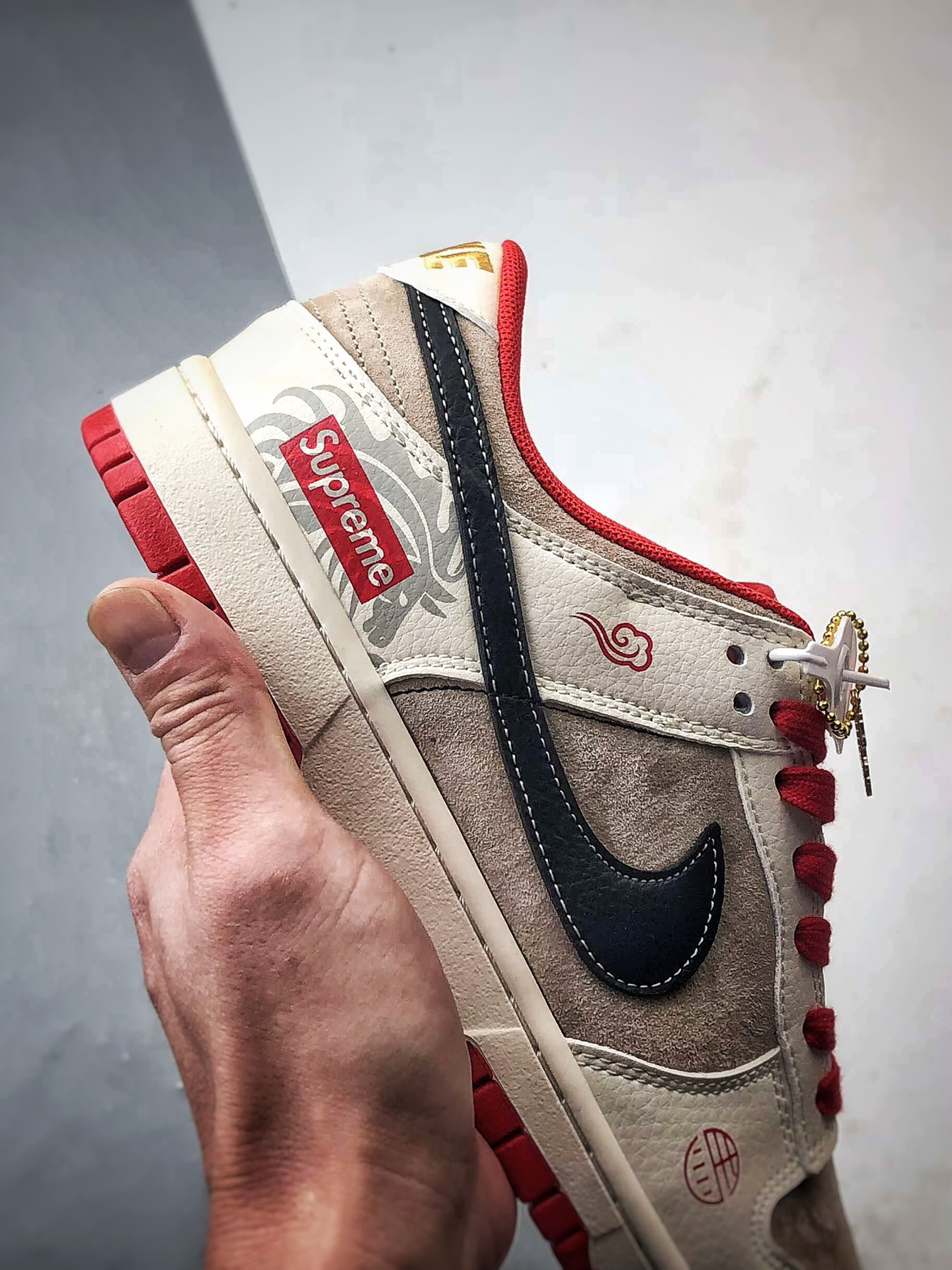 290 NK Dunk Low Retro ”DIY高端定制” Sup马年米棕红黑 低帮休闲运动板鞋 HG0026-006-Chinese UA Cheap High Quatity Brand Clothes Bags handbags Sneakers wholesale wholesaler seller from China Factory suppliers Fashion Clothing Shoes best Quality Beautiful Price 290 NK Dunk Low Retro ”DIY高端定制” Sup马年米棕红黑 低帮休闲运动板鞋 HG0026-006