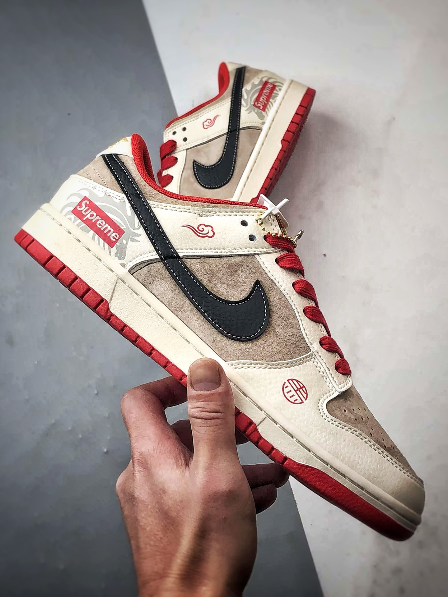 290 NK Dunk Low Retro ”DIY高端定制” Sup马年米棕红黑 低帮休闲运动板鞋 HG0026-006-Chinese UA Cheap High Quatity Brand Clothes Bags handbags Sneakers wholesale wholesaler seller from China Factory suppliers Fashion Clothing Shoes best Quality Beautiful Price 290 NK Dunk Low Retro ”DIY高端定制” Sup马年米棕红黑 低帮休闲运动板鞋 HG0026-006