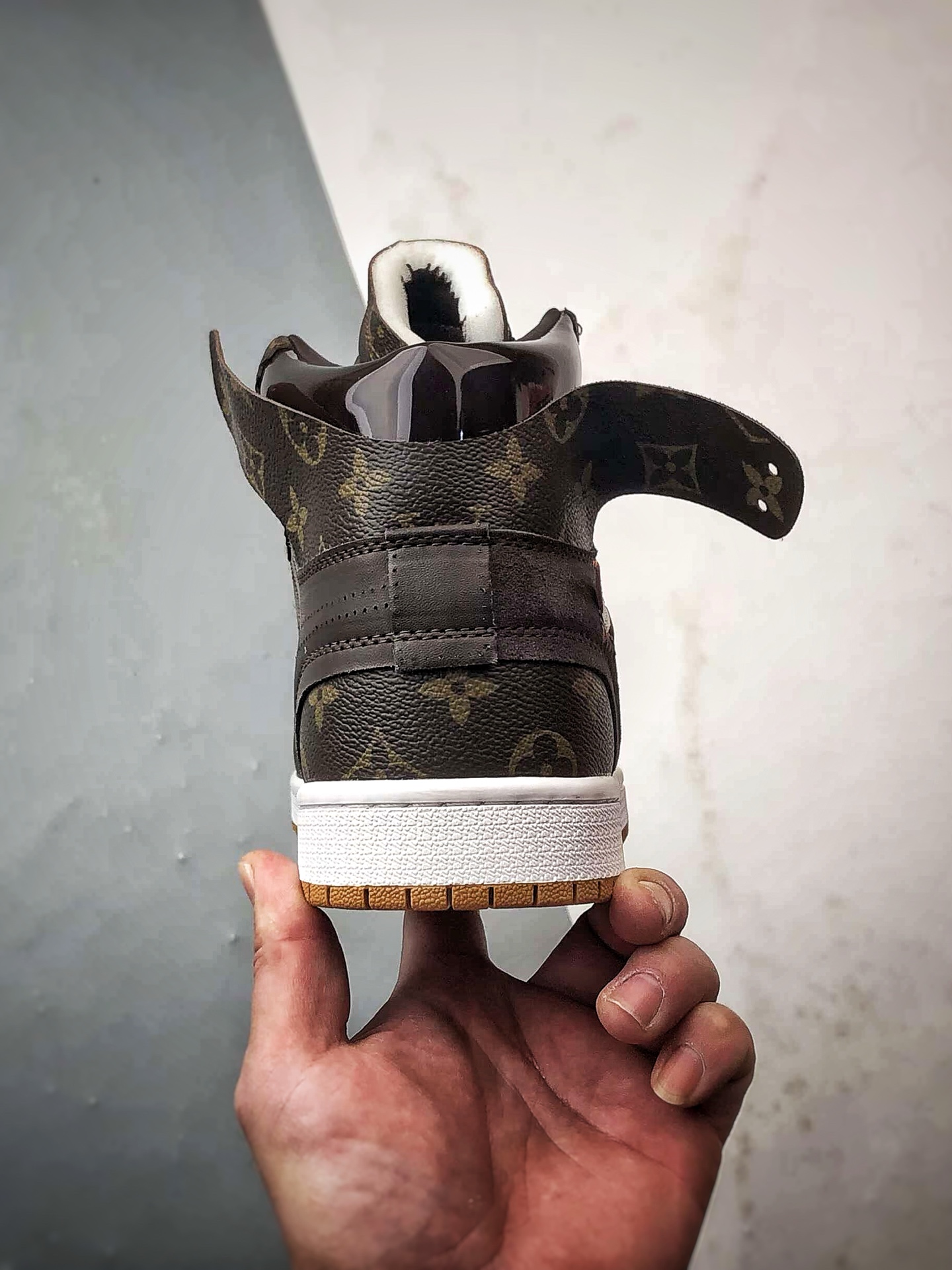 1v x Air Jordan 1 High 棕色 联名款高帮复古篮球鞋-Top High Quatity Cheap Sneakers Fashion Clothing Clothes Bags handbags Shoes of all Brand wholesale With The best Quality And Beautiful Price from China Factory Chinese suppliers wholesaler seller 1v x Air Jordan 1 High 棕色 联名款高帮复古篮球鞋