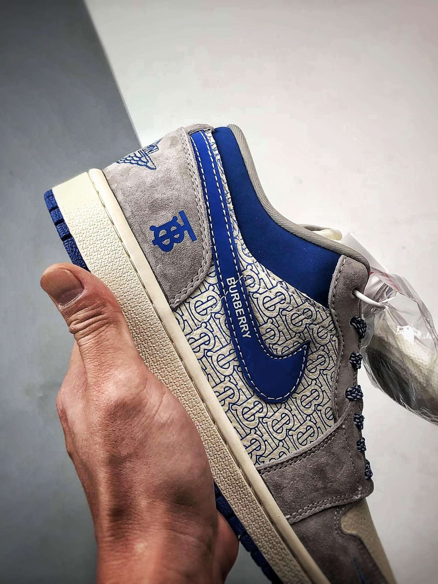 Air Jordan 1 Low ”高端定制” 巴宝莉印花米灰蓝 LD8888-016-Top High Quatity Cheap Sneakers Fashion Clothing Clothes Bags handbags Shoes of all Brand wholesale With The best Quality And Beautiful Price from China Factory Chinese suppliers wholesaler seller Air Jordan 1 Low ”高端定制” 巴宝莉印花米灰蓝 LD8888-016