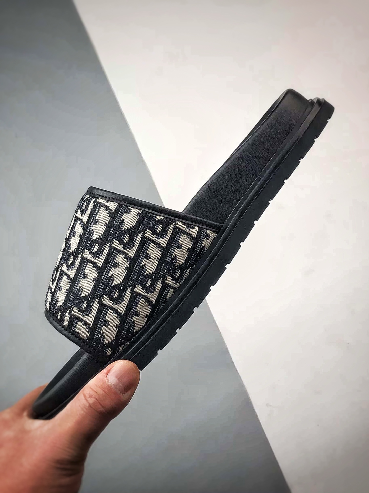 240 Dior迪奥 Alias系列 黑白 2026新品 圆头刺绣魔术贴拖鞋