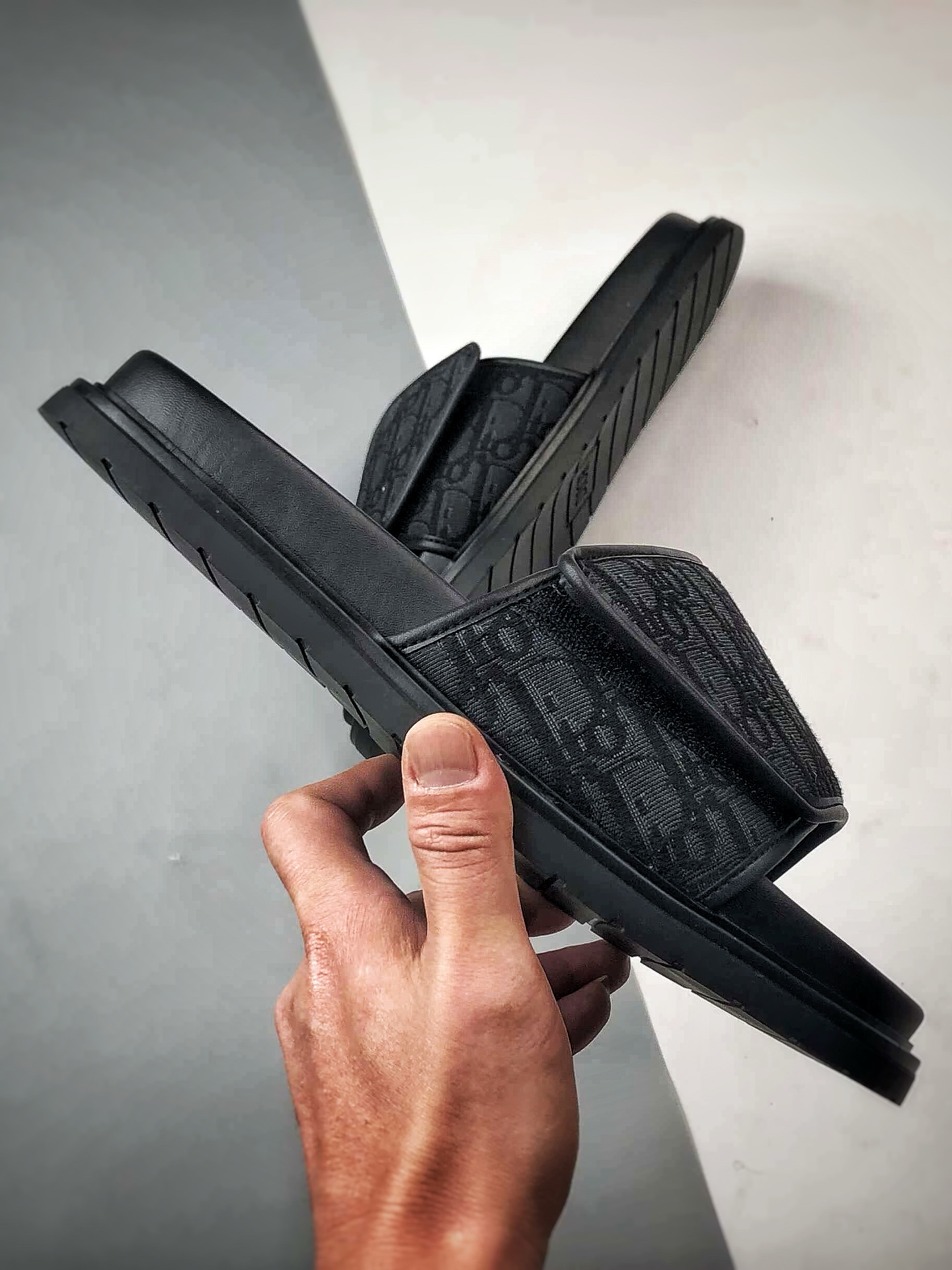 240 Dior迪奥 Alias系列 黑色 2026新品 圆头刺绣魔术贴拖鞋