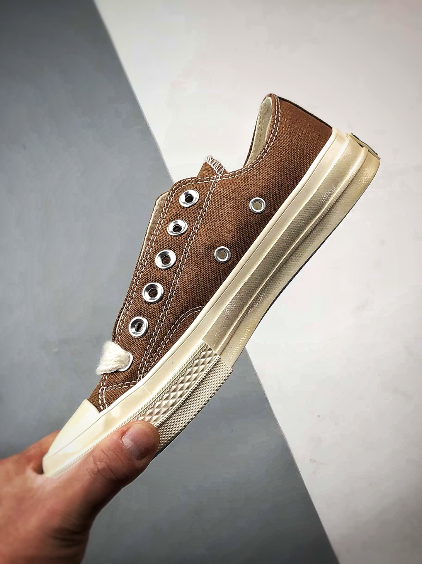 GOLF le FLEUR* x Converse Darryl Chuck 70 棕色 联名款柔软舒适薄底低帮休闲板鞋 A11675C-Top High Quatity Cheap Sneakers Fashion Clothing Clothes Bags handbags Shoes of all Brand wholesale With The best Quality And Beautiful Price from China Factory Chinese suppliers wholesaler seller GOLF le FLEUR* x Converse Darryl Chuck 70 棕色 联名款柔软舒适薄底低帮休闲板鞋 A11675C