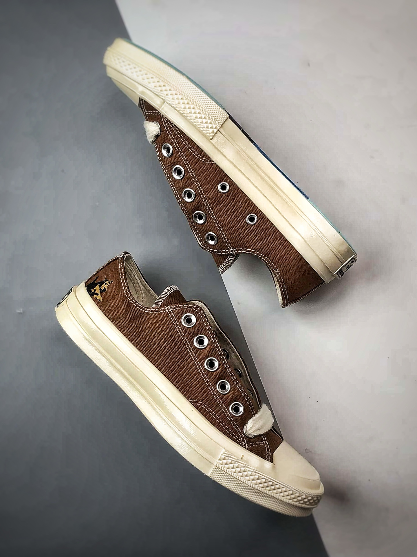 GOLF le FLEUR* x Converse Darryl Chuck 70 棕色 联名款柔软舒适薄底低帮休闲板鞋 A11675C-Top High Quatity Cheap Sneakers Fashion Clothing Clothes Bags handbags Shoes of all Brand wholesale With The best Quality And Beautiful Price from China Factory Chinese suppliers wholesaler seller GOLF le FLEUR* x Converse Darryl Chuck 70 棕色 联名款柔软舒适薄底低帮休闲板鞋 A11675C