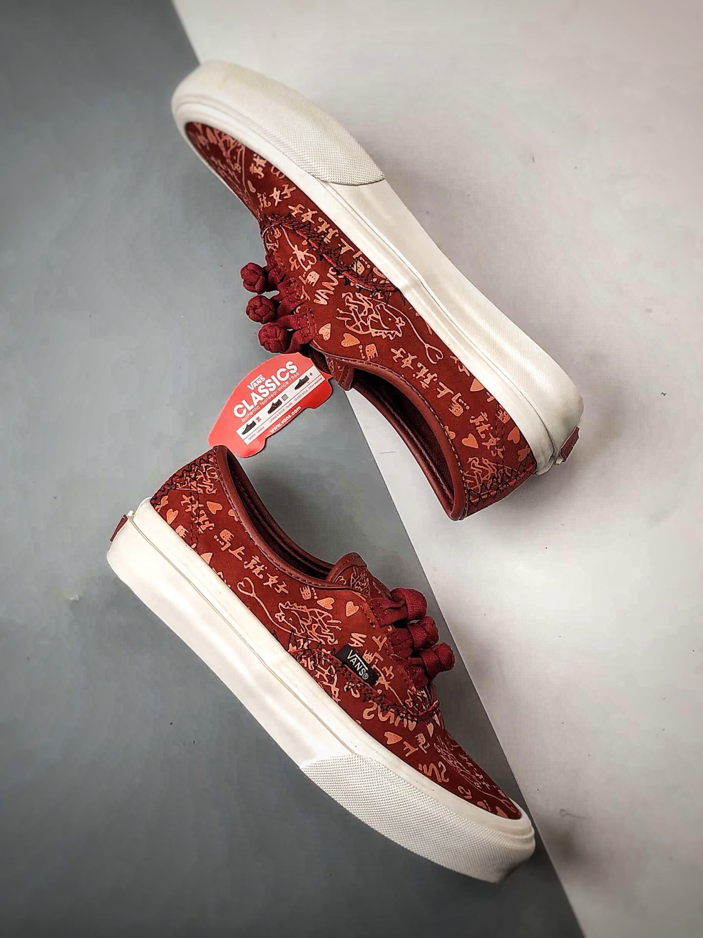 Vans x Bolin LX AUTHENTIC 红色 马年限定生肖款LX 中国结盘扣低帮板鞋 VN000Z3UHRU
