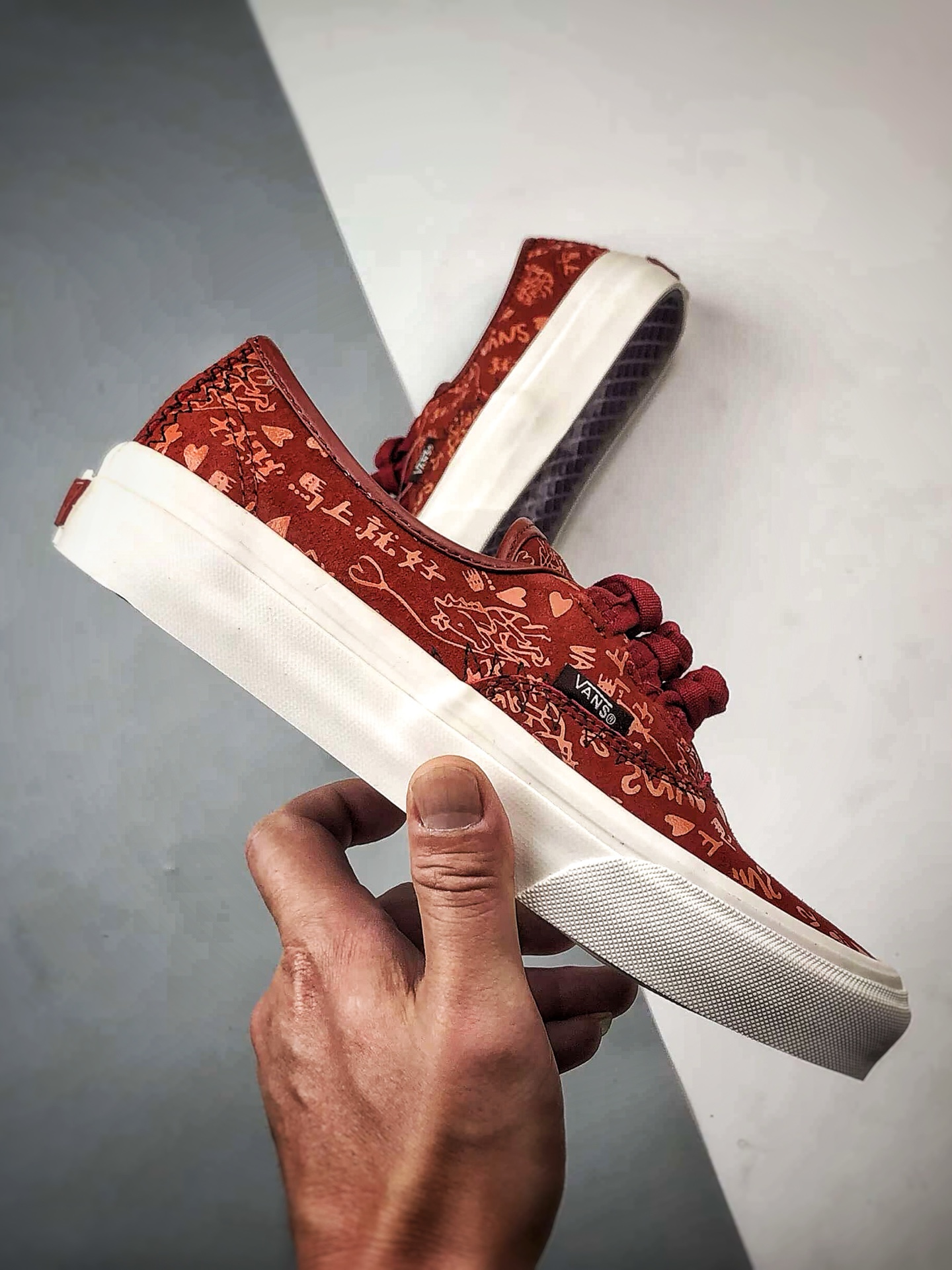 Vans x Bolin LX AUTHENTIC 红色 马年限定生肖款LX 中国结盘扣低帮板鞋 VN000Z3UHRU