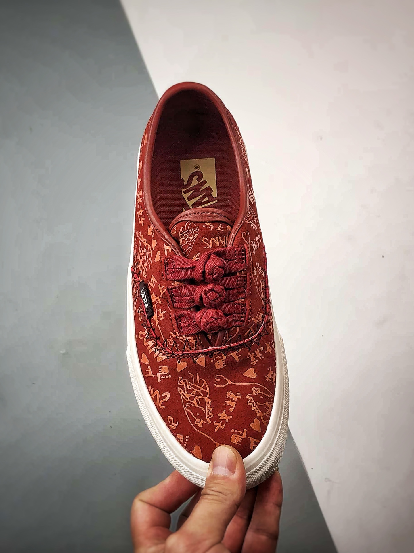 Vans x Bolin LX AUTHENTIC 红色 马年限定生肖款LX 中国结盘扣低帮板鞋 VN000Z3UHRU