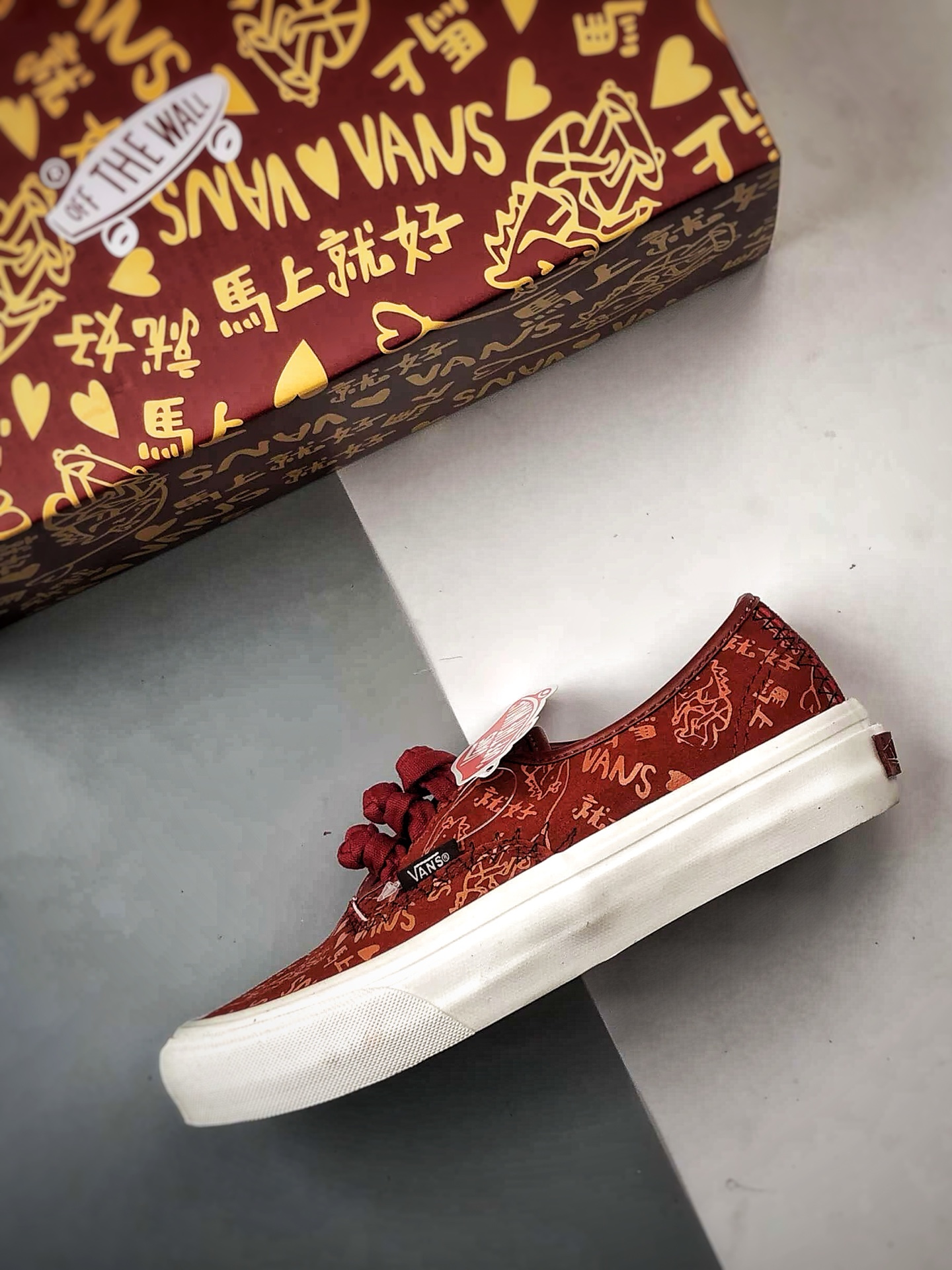 Vans x Bolin LX AUTHENTIC 红色 马年限定生肖款LX 中国结盘扣低帮板鞋 VN000Z3UHRU