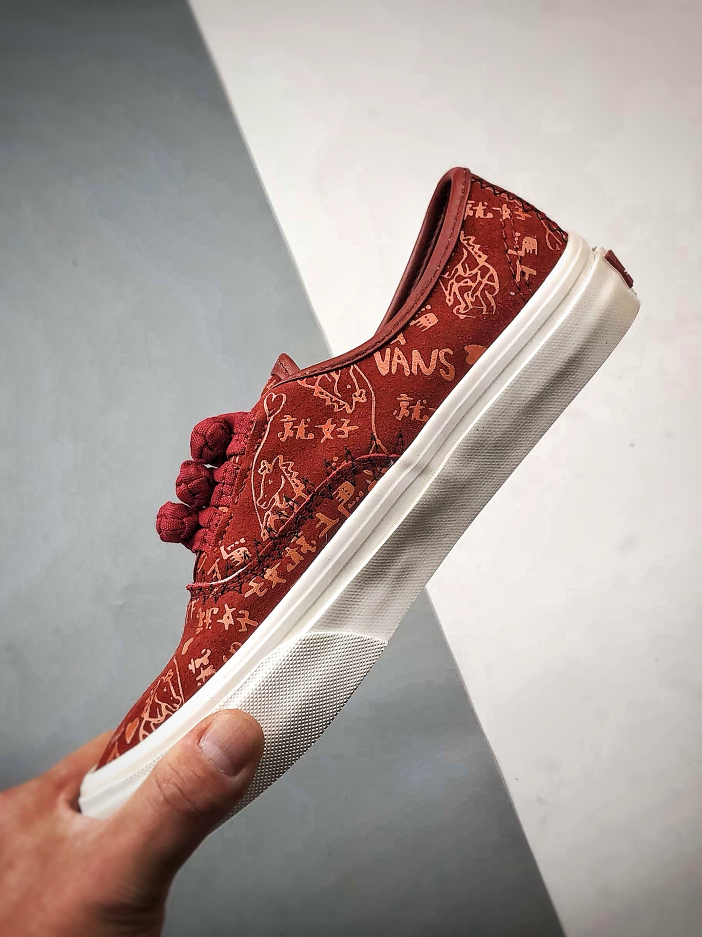 Vans x Bolin LX AUTHENTIC 红色 马年限定生肖款LX 中国结盘扣低帮板鞋 VN000Z3UHRU