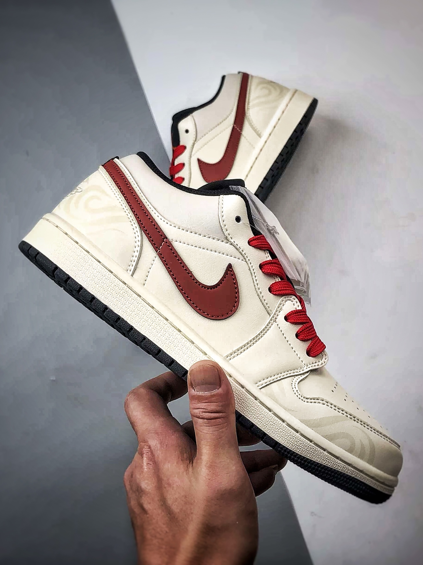 200 定制球鞋 Air Jordan 1 Low 墨印朱鞍 马年米白红 553558-081-Chinese UA Cheap High Quatity Brand Clothes Bags handbags Sneakers wholesale wholesaler seller from China Factory suppliers Fashion Clothing Shoes best Quality Beautiful Price 200 定制球鞋 Air Jordan 1 Low 墨印朱鞍 马年米白红 553558-081
