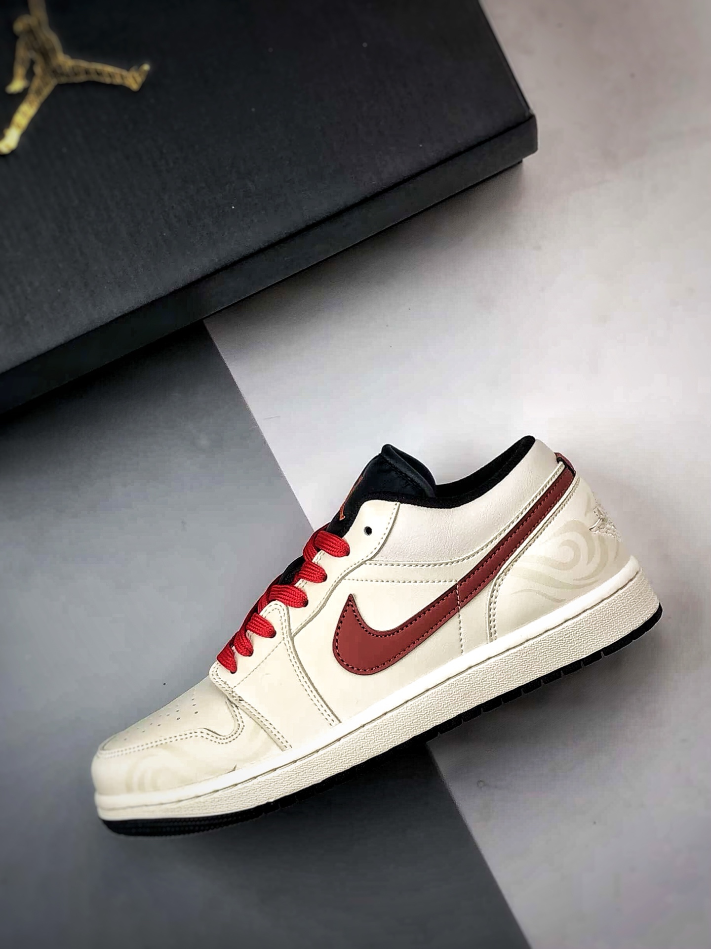 200 定制球鞋 Air Jordan 1 Low 墨印朱鞍 马年米白红 553558-081-Chinese UA Cheap High Quatity Brand Clothes Bags handbags Sneakers wholesale wholesaler seller from China Factory suppliers Fashion Clothing Shoes best Quality Beautiful Price 200 定制球鞋 Air Jordan 1 Low 墨印朱鞍 马年米白红 553558-081