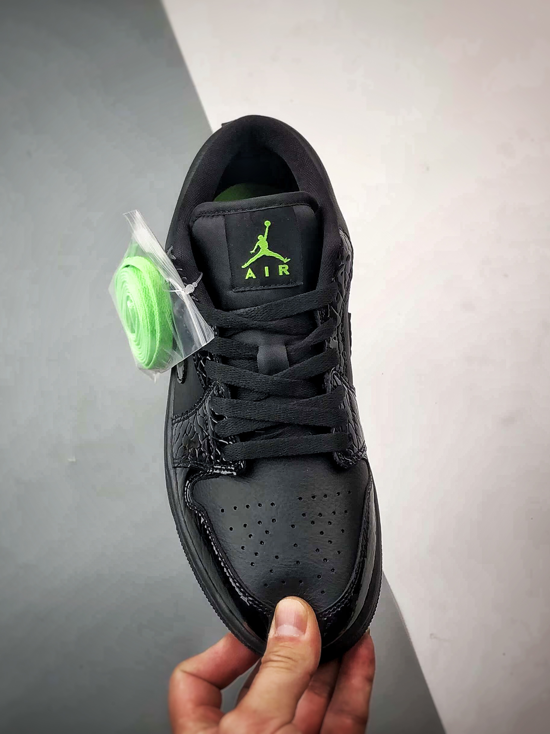Air Jordan 1 Low 漆皮黑武士 IQ9701-010-Top High Quatity Cheap Sneakers Fashion Clothing Clothes Bags handbags Shoes of all Brand wholesale With The best Quality And Beautiful Price from China Factory Chinese suppliers wholesaler seller Air Jordan 1 Low 漆皮黑武士 IQ9701-010