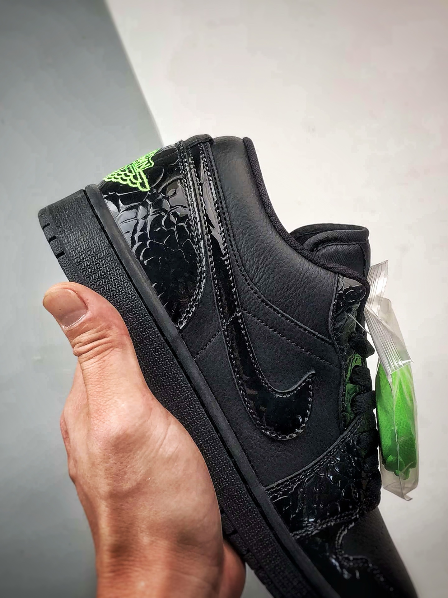 Air Jordan 1 Low 漆皮黑武士 IQ9701-010-Top High Quatity Cheap Sneakers Fashion Clothing Clothes Bags handbags Shoes of all Brand wholesale With The best Quality And Beautiful Price from China Factory Chinese suppliers wholesaler seller Air Jordan 1 Low 漆皮黑武士 IQ9701-010