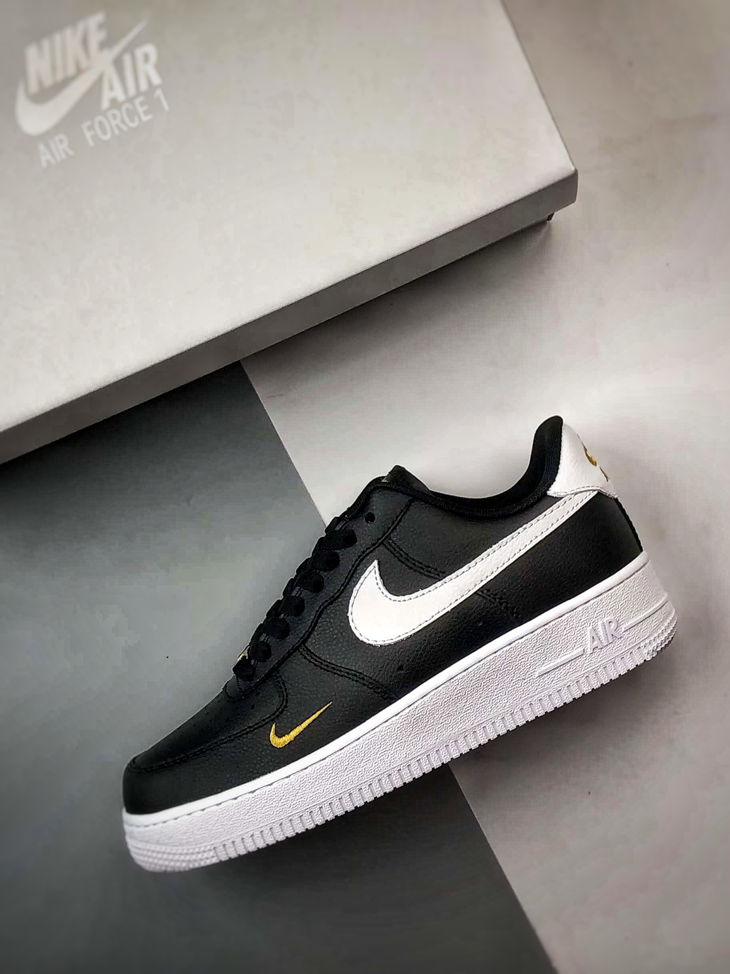 200 Air Force 1 '07 Low 黑白小金钩 CZ0270-001