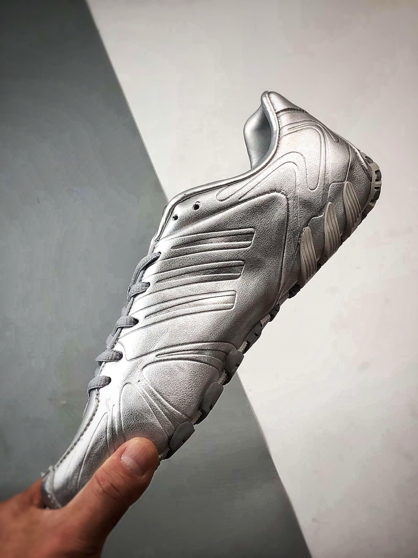 200 AD Ghost Sprint 银色 千禧风复古低帮薄底生活休闲鞋 JQ6439-Chinese UA Cheap High Quatity Brand Clothes Bags handbags Sneakers wholesale wholesaler seller from China Factory suppliers Fashion Clothing Shoes best Quality Beautiful Price 200 AD Ghost Sprint 银色 千禧风复古低帮薄底生活休闲鞋 JQ6439