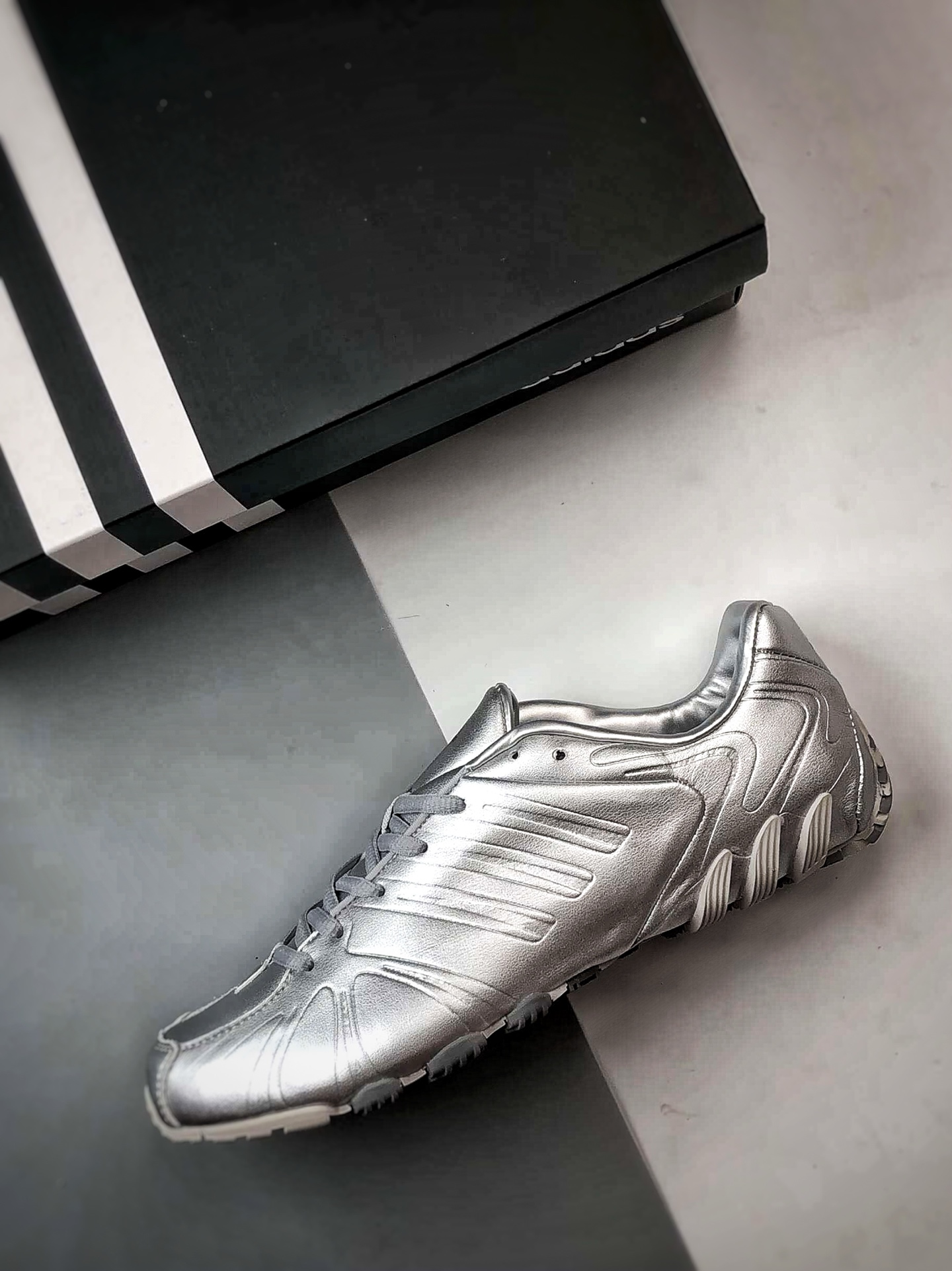200 AD Ghost Sprint 银色 千禧风复古低帮薄底生活休闲鞋 JQ6439-Chinese UA Cheap High Quatity Brand Clothes Bags handbags Sneakers wholesale wholesaler seller from China Factory suppliers Fashion Clothing Shoes best Quality Beautiful Price 200 AD Ghost Sprint 银色 千禧风复古低帮薄底生活休闲鞋 JQ6439