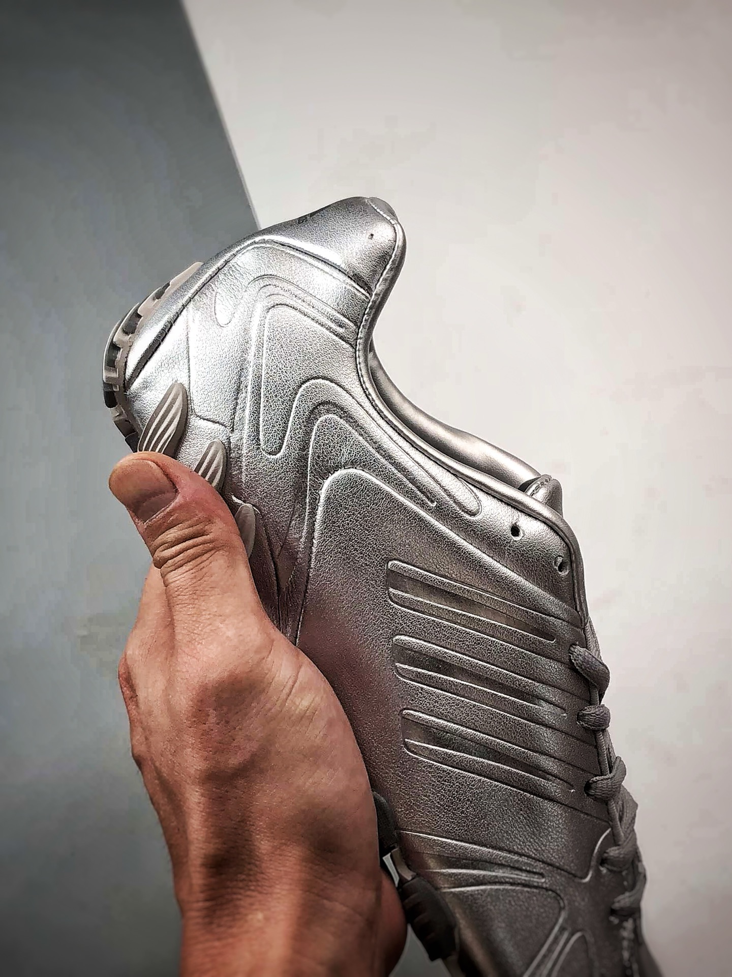 200 AD Ghost Sprint 银色 千禧风复古低帮薄底生活休闲鞋 JQ6439-Chinese UA Cheap High Quatity Brand Clothes Bags handbags Sneakers wholesale wholesaler seller from China Factory suppliers Fashion Clothing Shoes best Quality Beautiful Price 200 AD Ghost Sprint 银色 千禧风复古低帮薄底生活休闲鞋 JQ6439