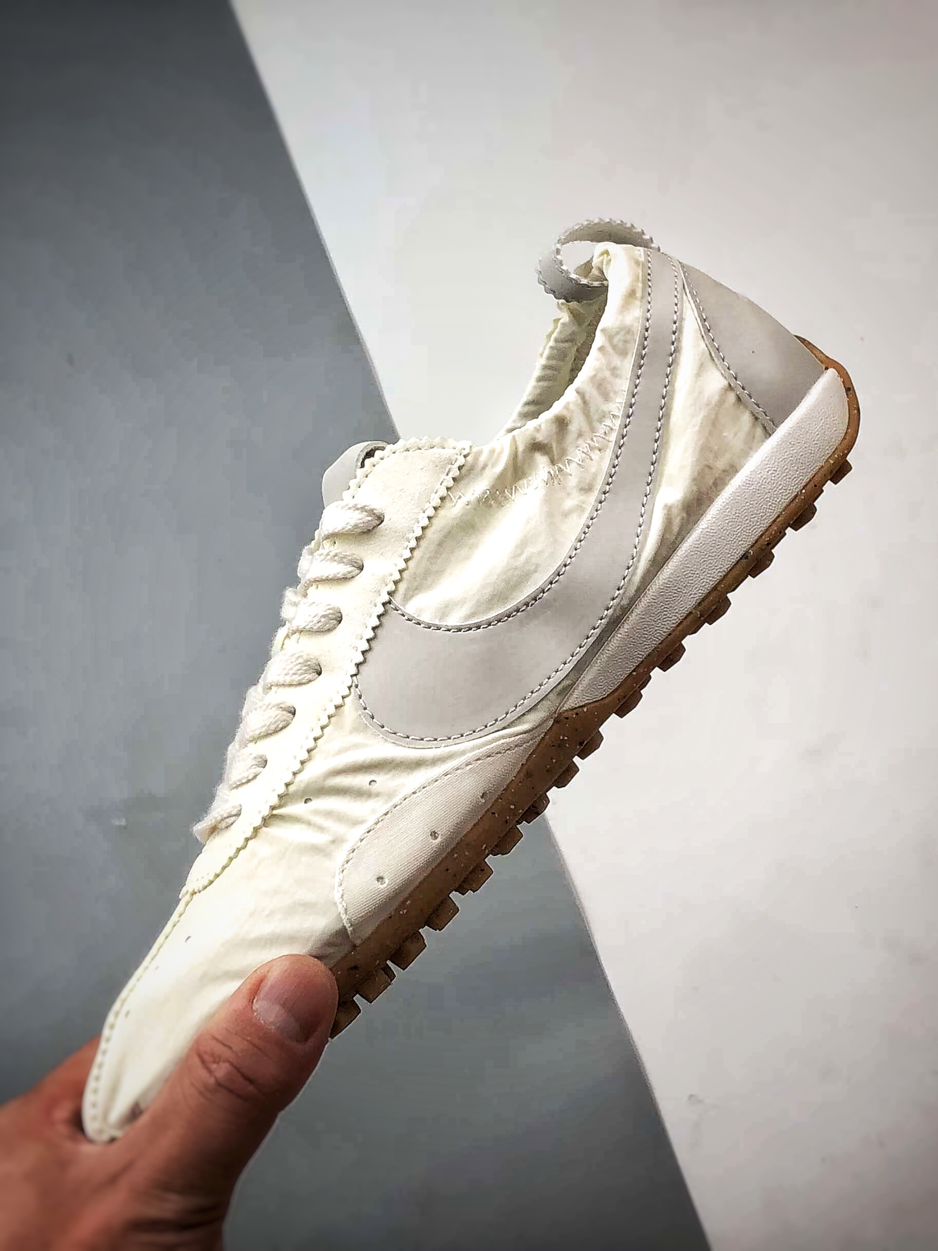 240 NK Moon Shoe x Jacquemus 米白色 联名尼龙复古柔软舒适薄底休闲鞋 HV8547-002