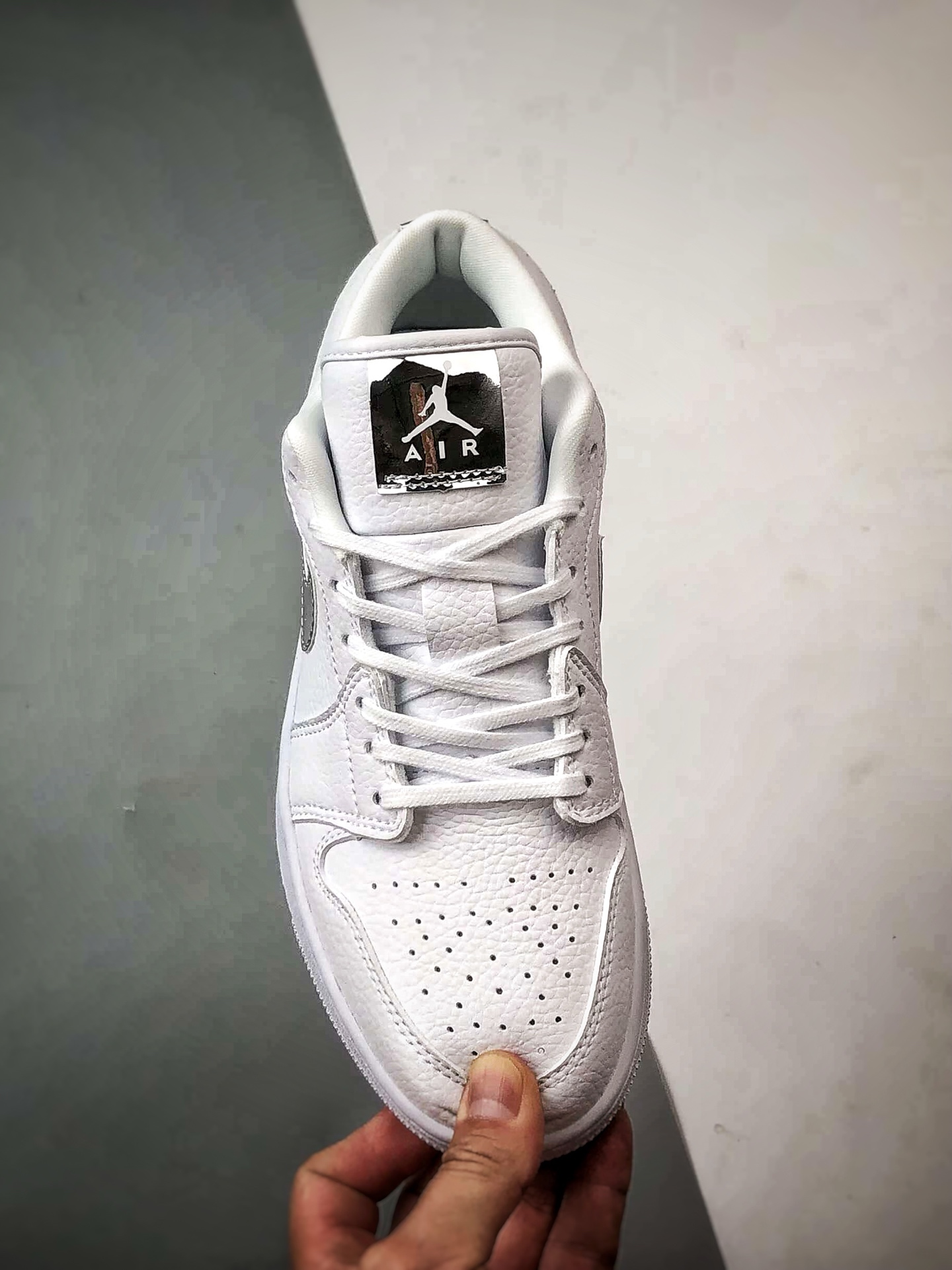 Air Jordan 1 Low 纯白银钩 IQ9381-100-Top High Quatity Cheap Sneakers Fashion Clothing Clothes Bags handbags Shoes of all Brand wholesale With The best Quality And Beautiful Price from China Factory Chinese suppliers wholesaler seller Air Jordan 1 Low 纯白银钩 IQ9381-100