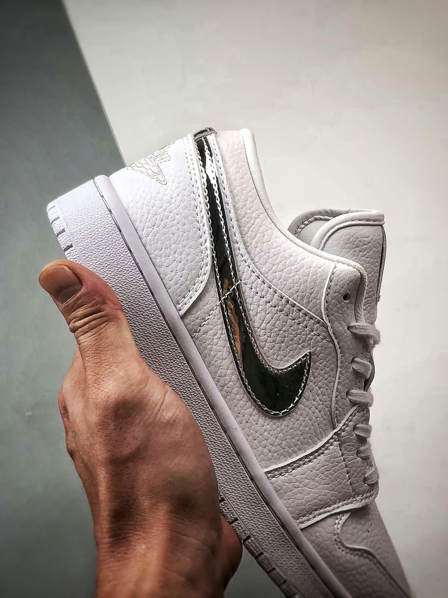 Air Jordan 1 Low 纯白银钩 IQ9381-100-Top High Quatity Cheap Sneakers Fashion Clothing Clothes Bags handbags Shoes of all Brand wholesale With The best Quality And Beautiful Price from China Factory Chinese suppliers wholesaler seller Air Jordan 1 Low 纯白银钩 IQ9381-100