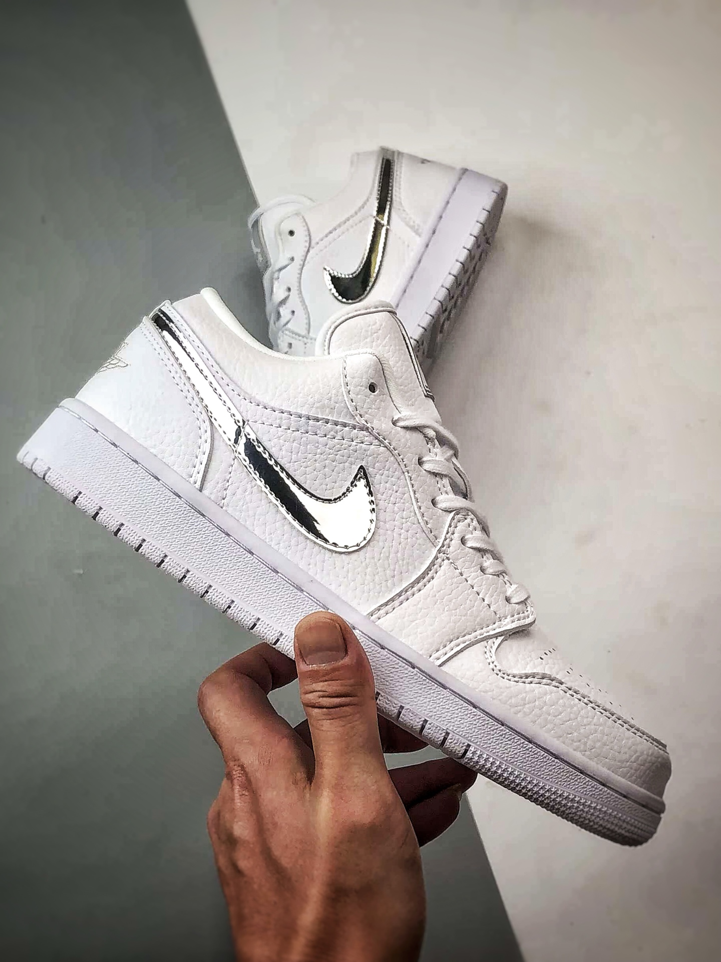 Air Jordan 1 Low 纯白银钩 IQ9381-100-Top High Quatity Cheap Sneakers Fashion Clothing Clothes Bags handbags Shoes of all Brand wholesale With The best Quality And Beautiful Price from China Factory Chinese suppliers wholesaler seller Air Jordan 1 Low 纯白银钩 IQ9381-100