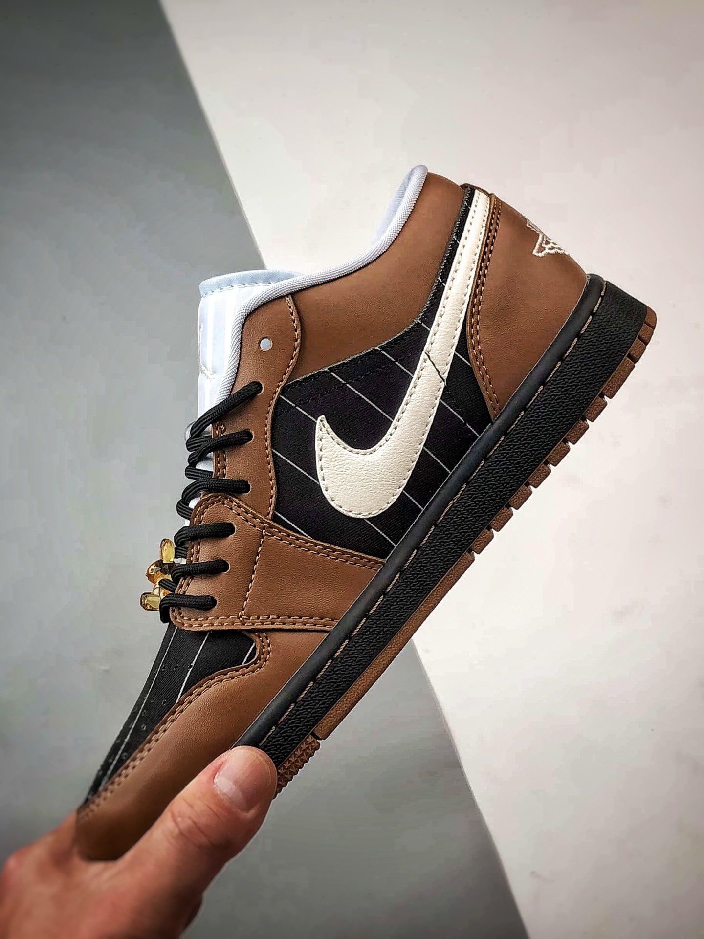 200 Air Jordan 1 Low 条纹深棕 IR7560-010-Chinese UA Cheap High Quatity Brand Clothes Bags handbags Sneakers wholesale wholesaler seller from China Factory suppliers Fashion Clothing Shoes best Quality Beautiful Price 200 Air Jordan 1 Low 条纹深棕 IR7560-010