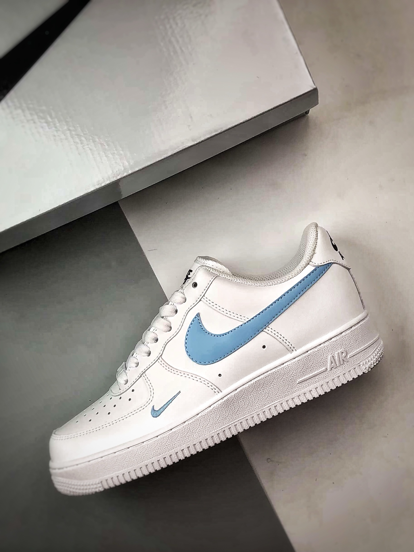 260 定制球鞋 Air Force 1 Low 双钩空军 白蓝 经典休闲运动板鞋 ZH0316-121-Chinese UA Cheap High Quatity Brand Clothes Bags handbags Sneakers wholesale wholesaler seller from China Factory suppliers Fashion Clothing Shoes best Quality Beautiful Price 260 定制球鞋 Air Force 1 Low 双钩空军 白蓝 经典休闲运动板鞋 ZH0316-121