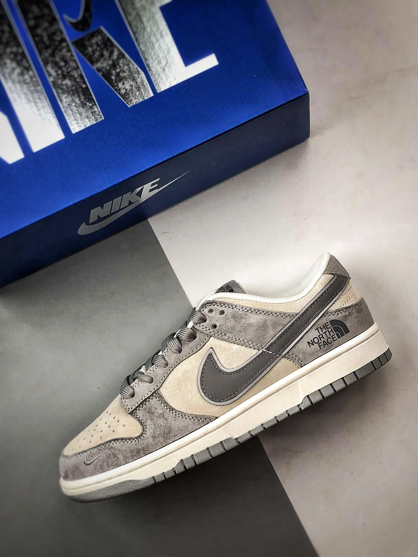 NK Dunk Low Retro ”DIY高端定制” 北面猪八米灰 低帮休闲运动板鞋 XZ5899-109-Top High Quatity Cheap Sneakers Fashion Clothing Clothes Bags handbags Shoes of all Brand wholesale With The best Quality And Beautiful Price from China Factory Chinese suppliers wholesaler seller NK Dunk Low Retro ”DIY高端定制” 北面猪八米灰 低帮休闲运动板鞋 XZ5899-109