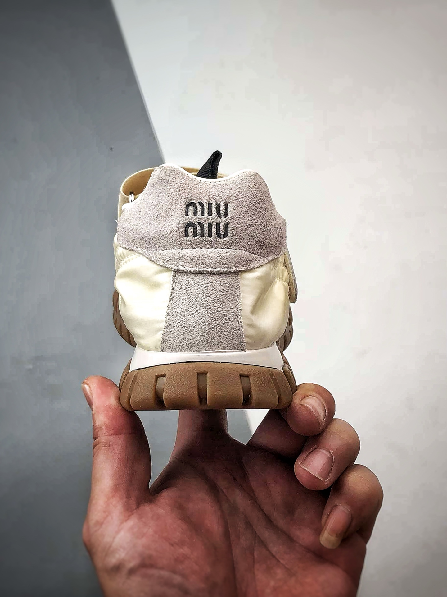 320 MiuMiu/缪缪 Tyre玛丽珍鞋 象牙白 2026早春新品 轮胎运动底魔术贴款凉鞋