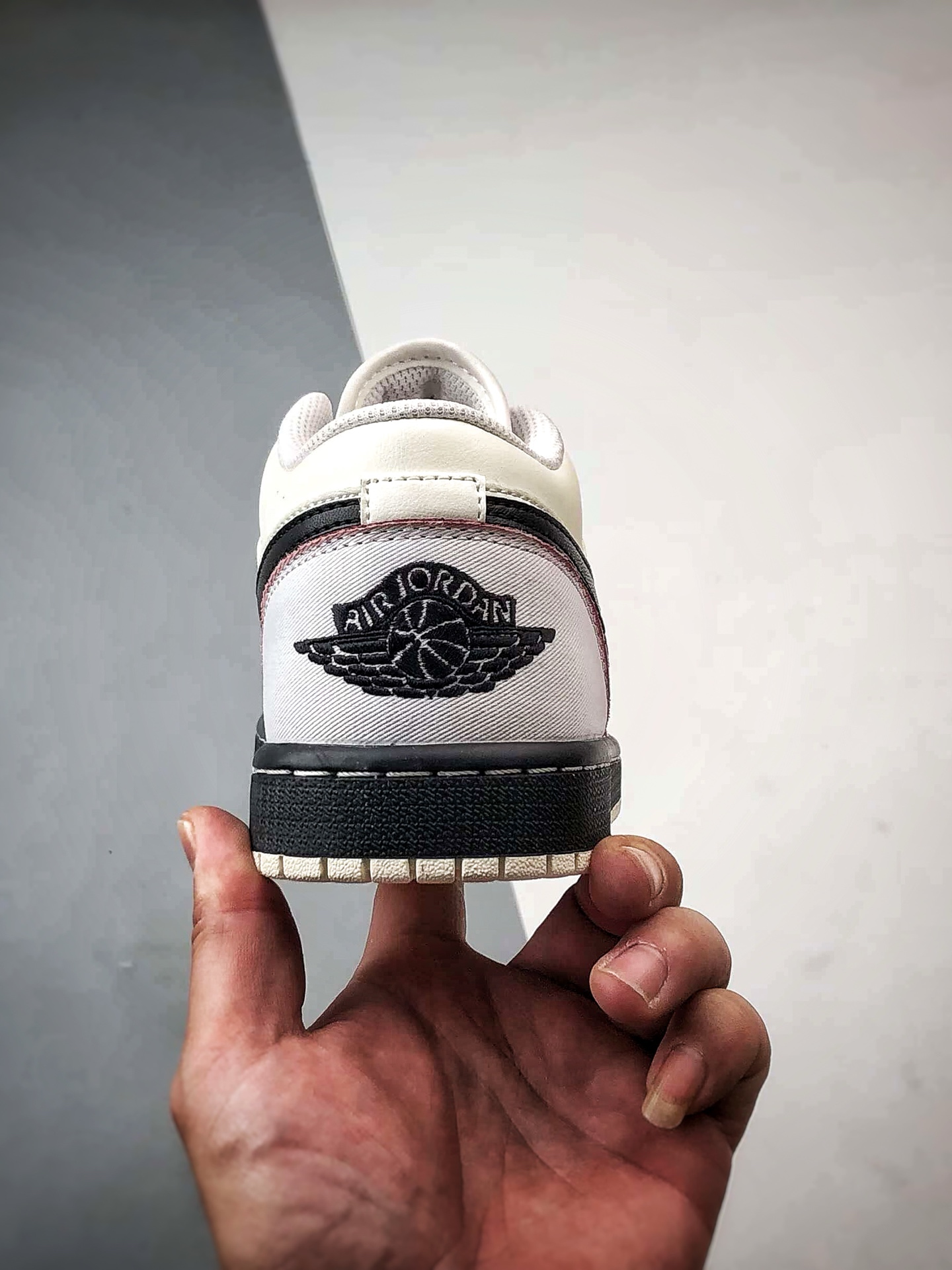 Air Jordan 1 Low 米白黑 IV5325-133-Top High Quatity Cheap Sneakers Fashion Clothing Clothes Bags handbags Shoes of all Brand wholesale With The best Quality And Beautiful Price from China Factory Chinese suppliers wholesaler seller Air Jordan 1 Low 米白黑 IV5325-133