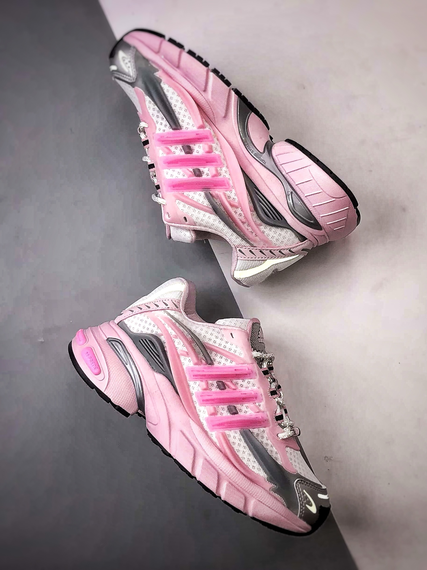 300 Pharrell x AD Originals Adistar Jellyfish Williams Focus 白银粉 复古休闲运动老爹水母鞋 KI0164