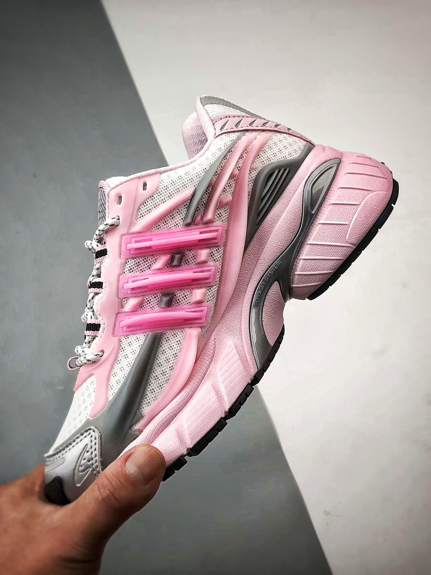 300 Pharrell x AD Originals Adistar Jellyfish Williams Focus 白银粉 复古休闲运动老爹水母鞋 KI0164