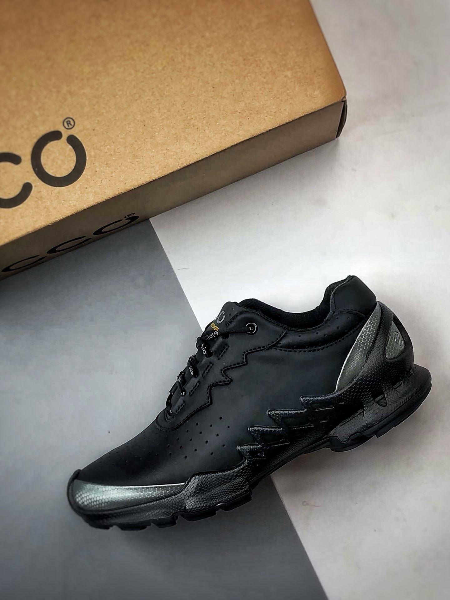 260 Ecco/爱步 BIOM健步探索系列 户外防滑缓震运动登山徒步鞋 802874