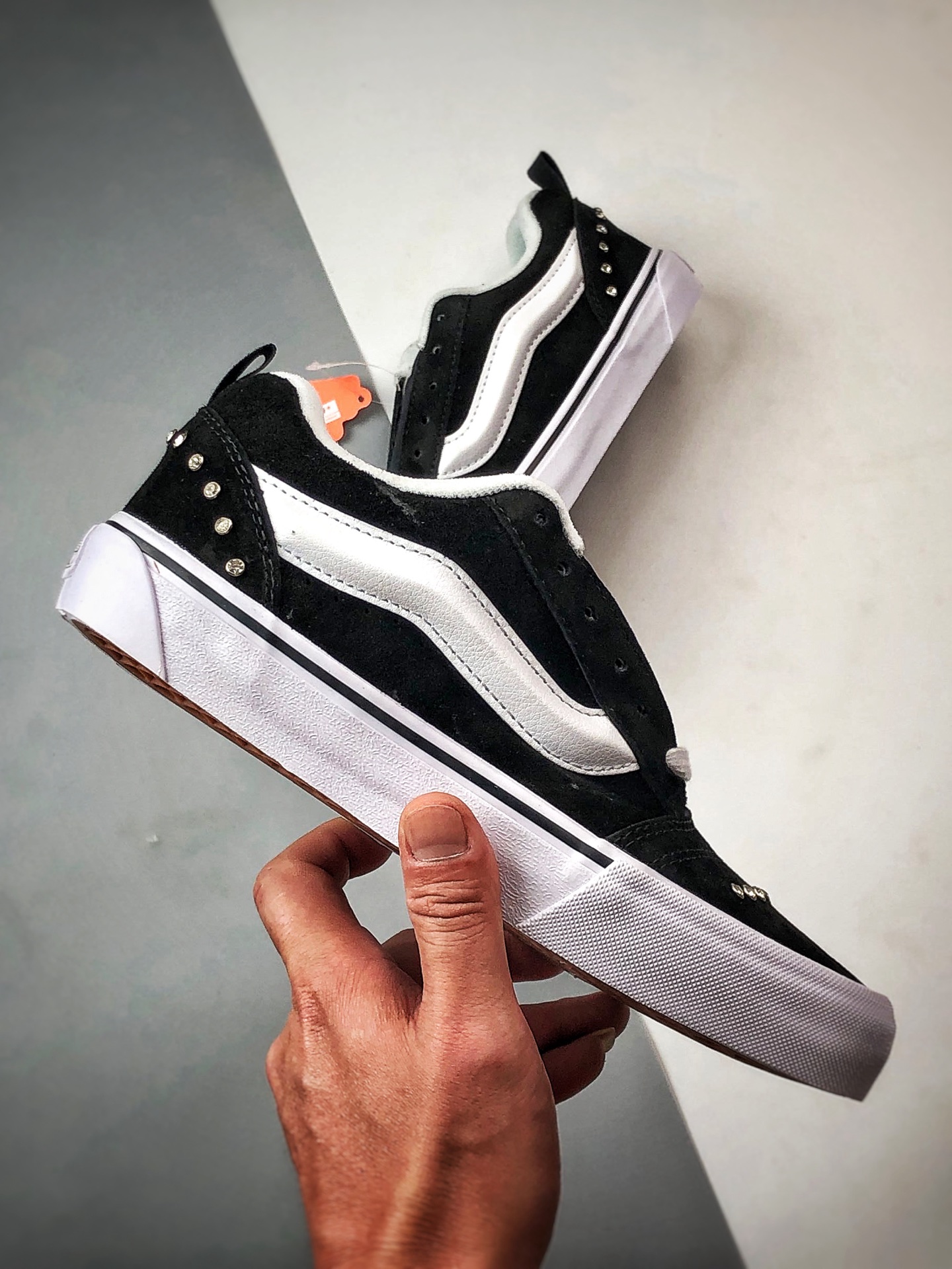 Vans Knu Skool 碎钻铆钉黑白 新款 复古休闲胖胖面包鞋 VN000D75Y28 Vans Knu Skool 碎钻铆钉黑白 新款 复古休闲胖胖面包鞋 VN000D75Y28