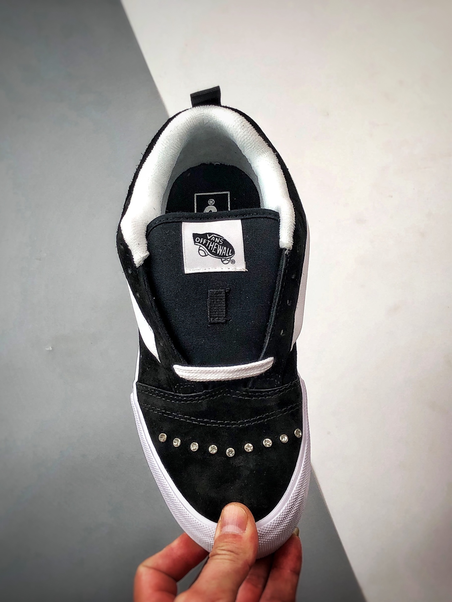 Vans Knu Skool 碎钻铆钉黑白 新款 复古休闲胖胖面包鞋 VN000D75Y28 Vans Knu Skool 碎钻铆钉黑白 新款 复古休闲胖胖面包鞋 VN000D75Y28